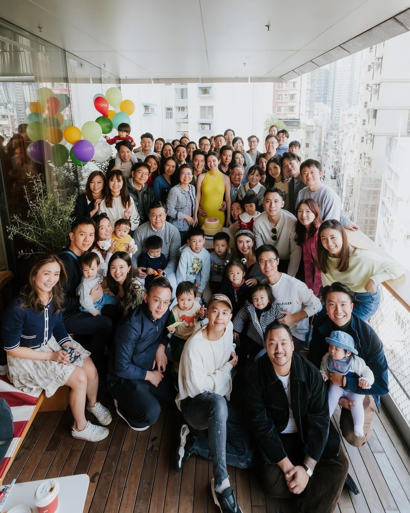 麥明詩邀請半百好友參與派對。