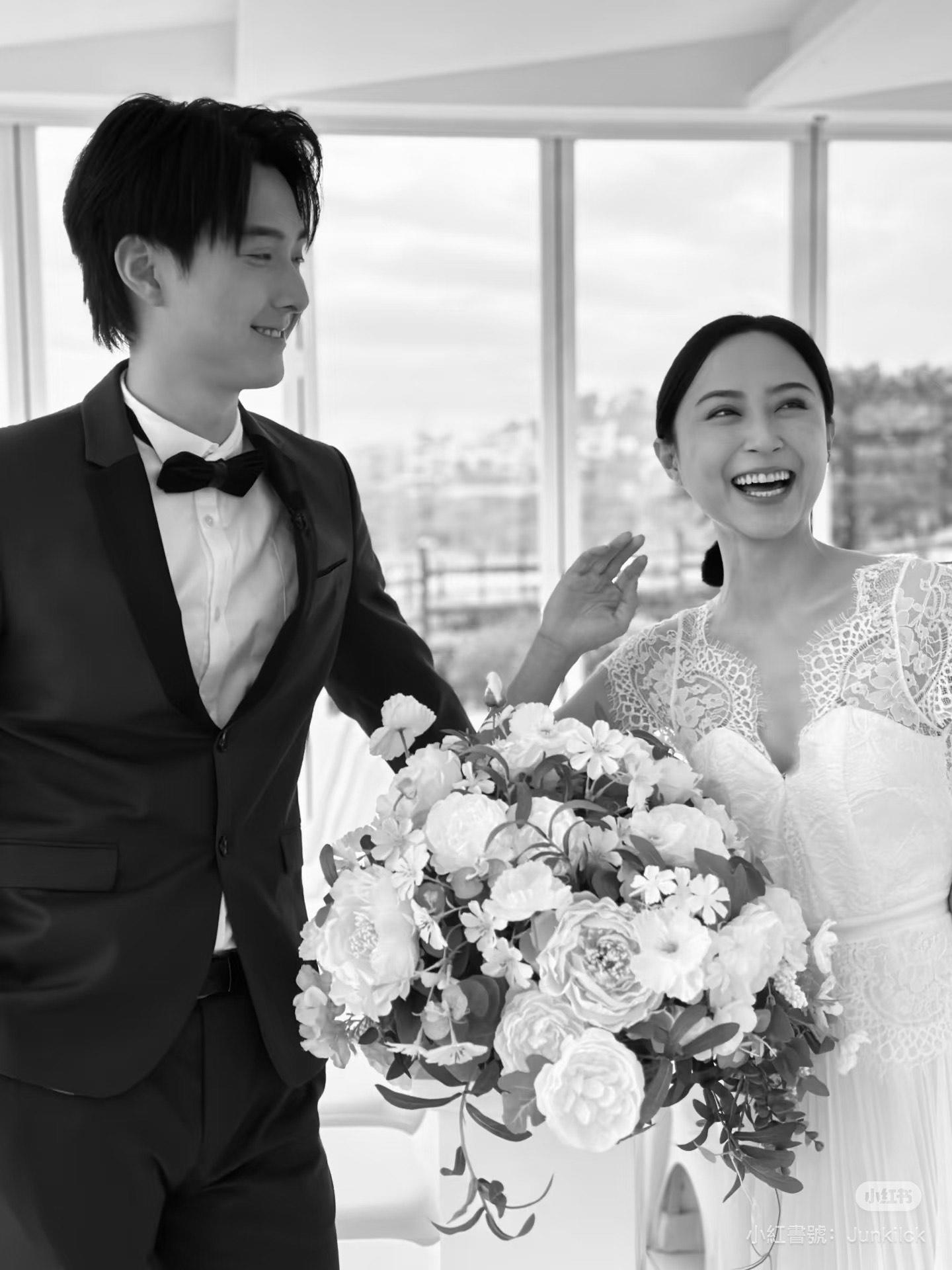 邵初著上婚紗,輕露事業線。