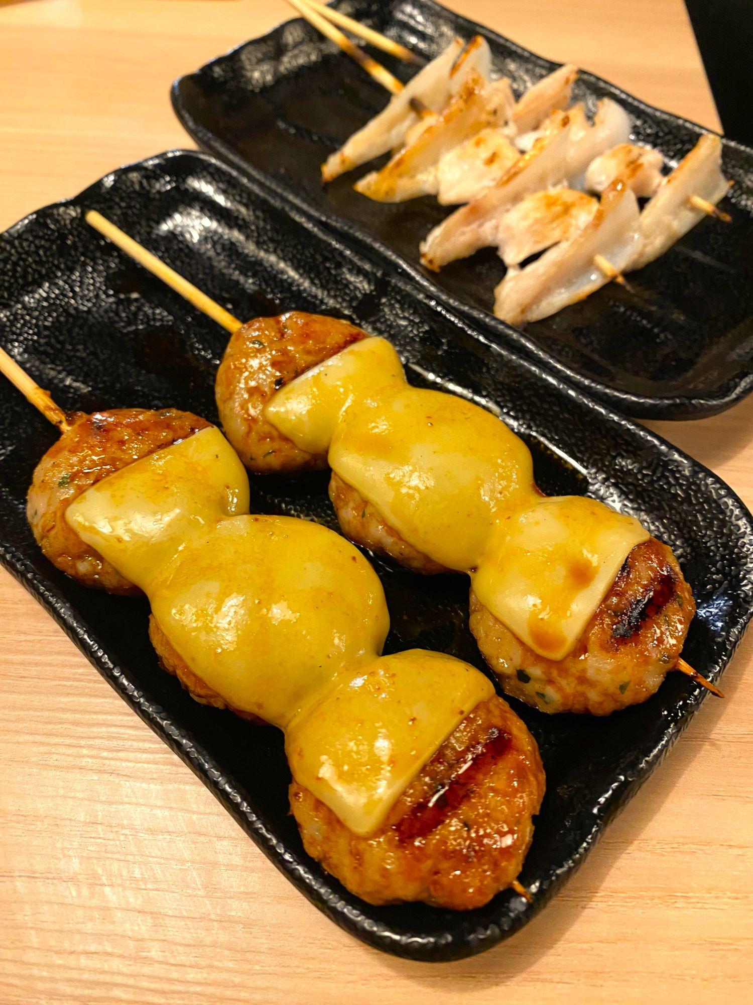 秘製醬汁芝士雞肉丸 $29.9一碟兩串 雞肉丸軟嫩肉汁豐富,與濃郁醬汁好夾,扣著半溶的芝士片吃下夠惹味。