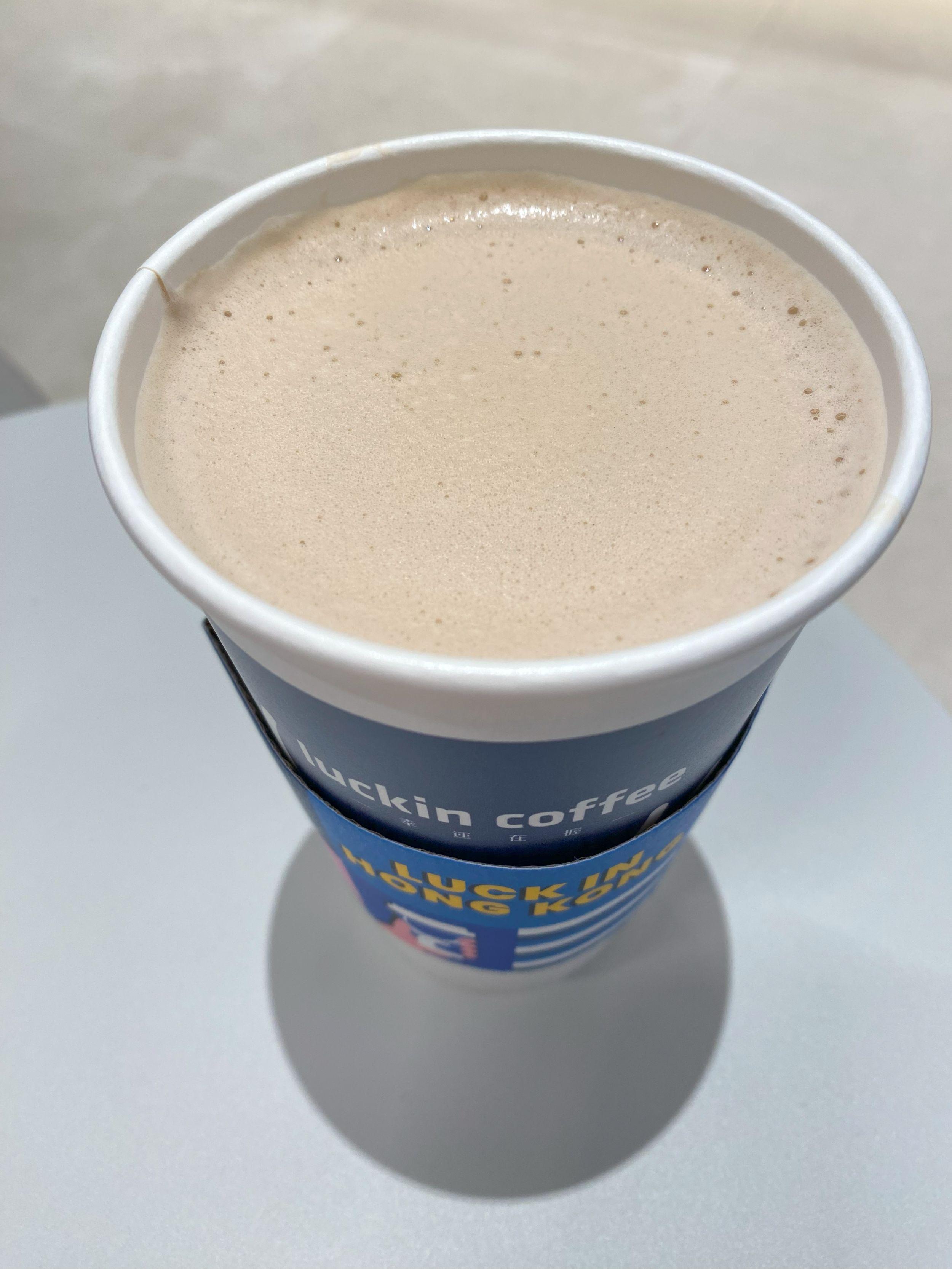 生椰拿鐵 原價$42,App價$33.8,App優惠價$25.2(優惠價為12月28日App顯示)