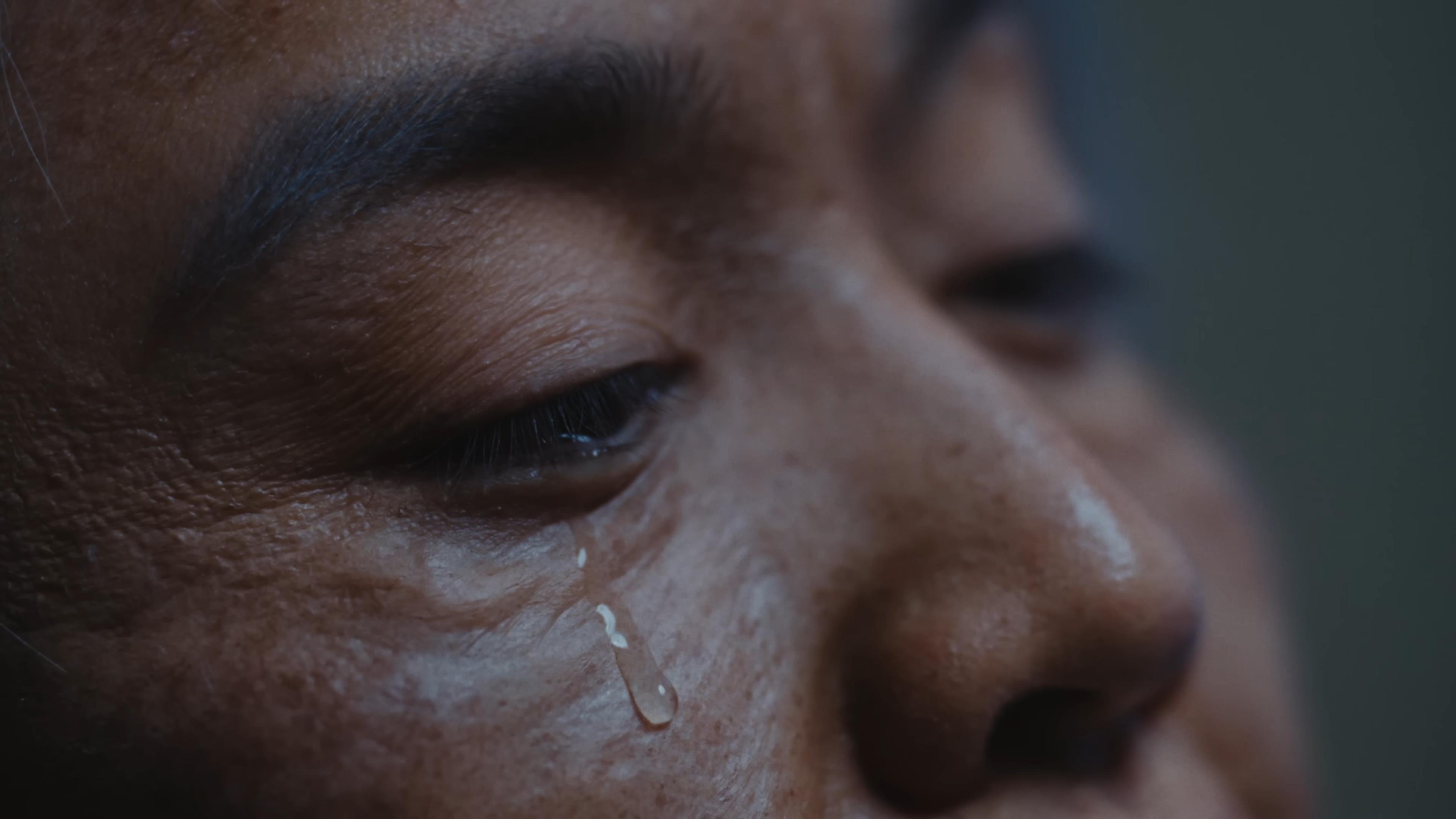 Jer柳應廷在新歌《沒終點的青春》演臨終經歷人生走馬燈的老翁,回望人生,不禁落淚。