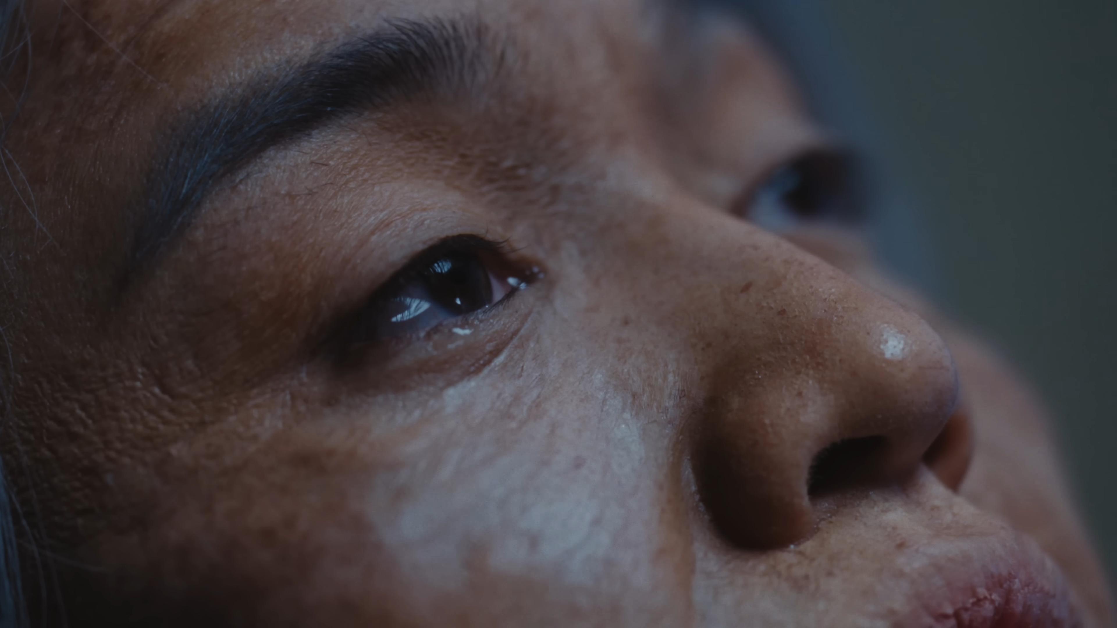 Jer柳應廷在新歌《沒終點的青春》演臨終經歷人生走馬燈的老翁。