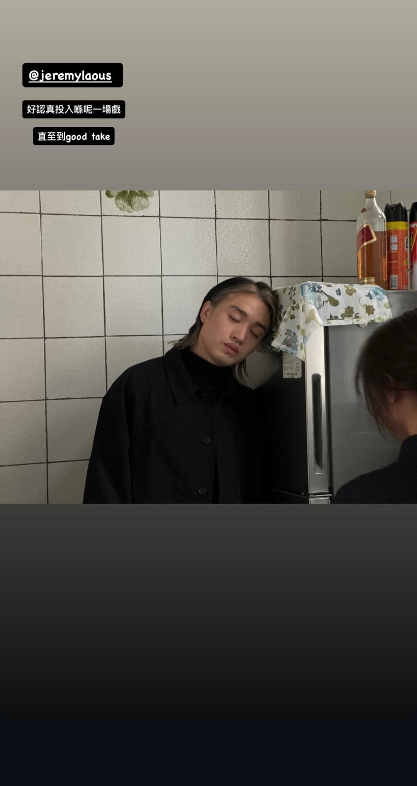 《沒終點的青春》MV導演郭健在IG story分享拍攝花絮,大讚Jer非常投入又專業。(IG@Kwokin)