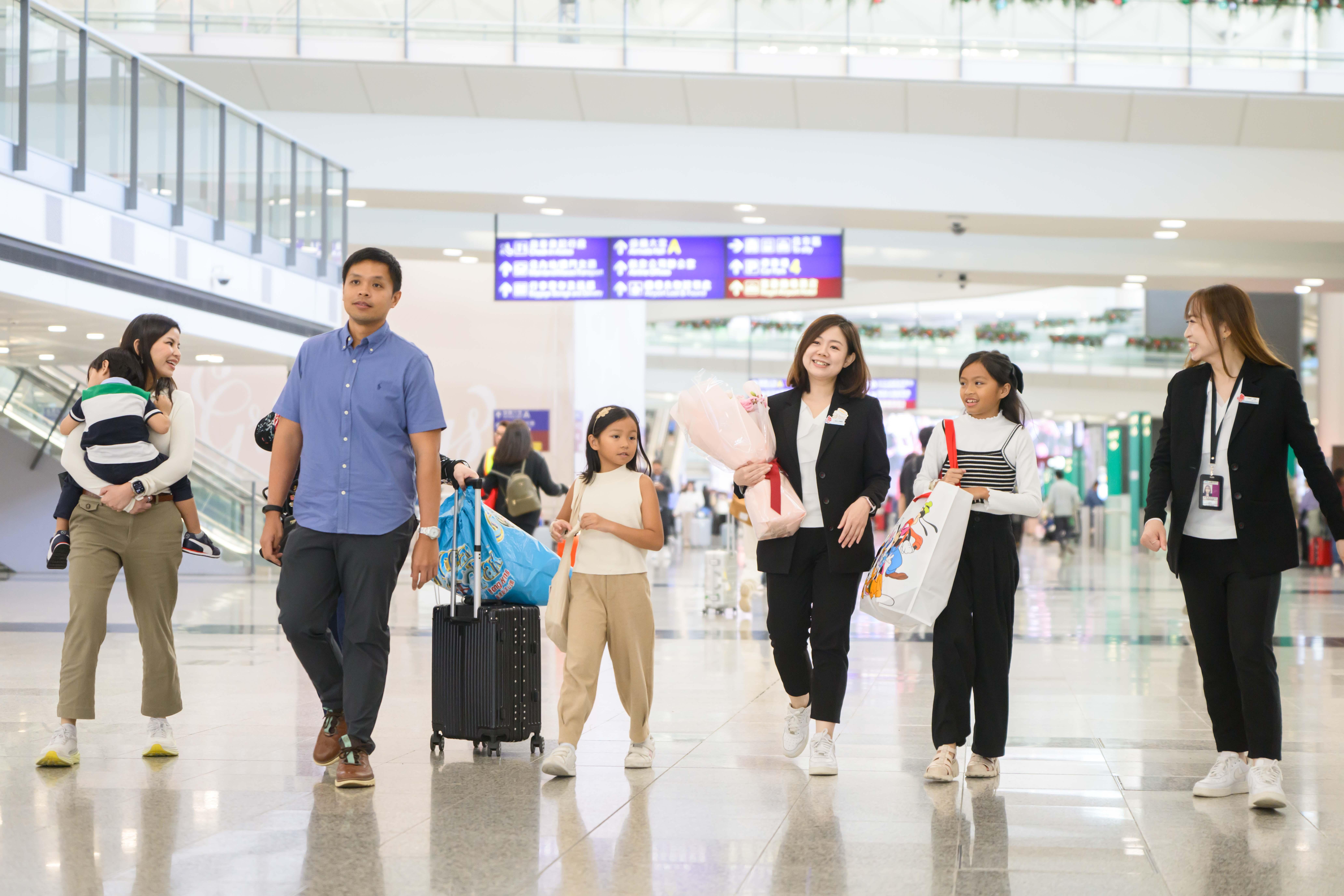 香港迎今年第一百萬名菲律賓旅客 程鼎一:國際旅客增幅相當不俗 (旅發局提供)