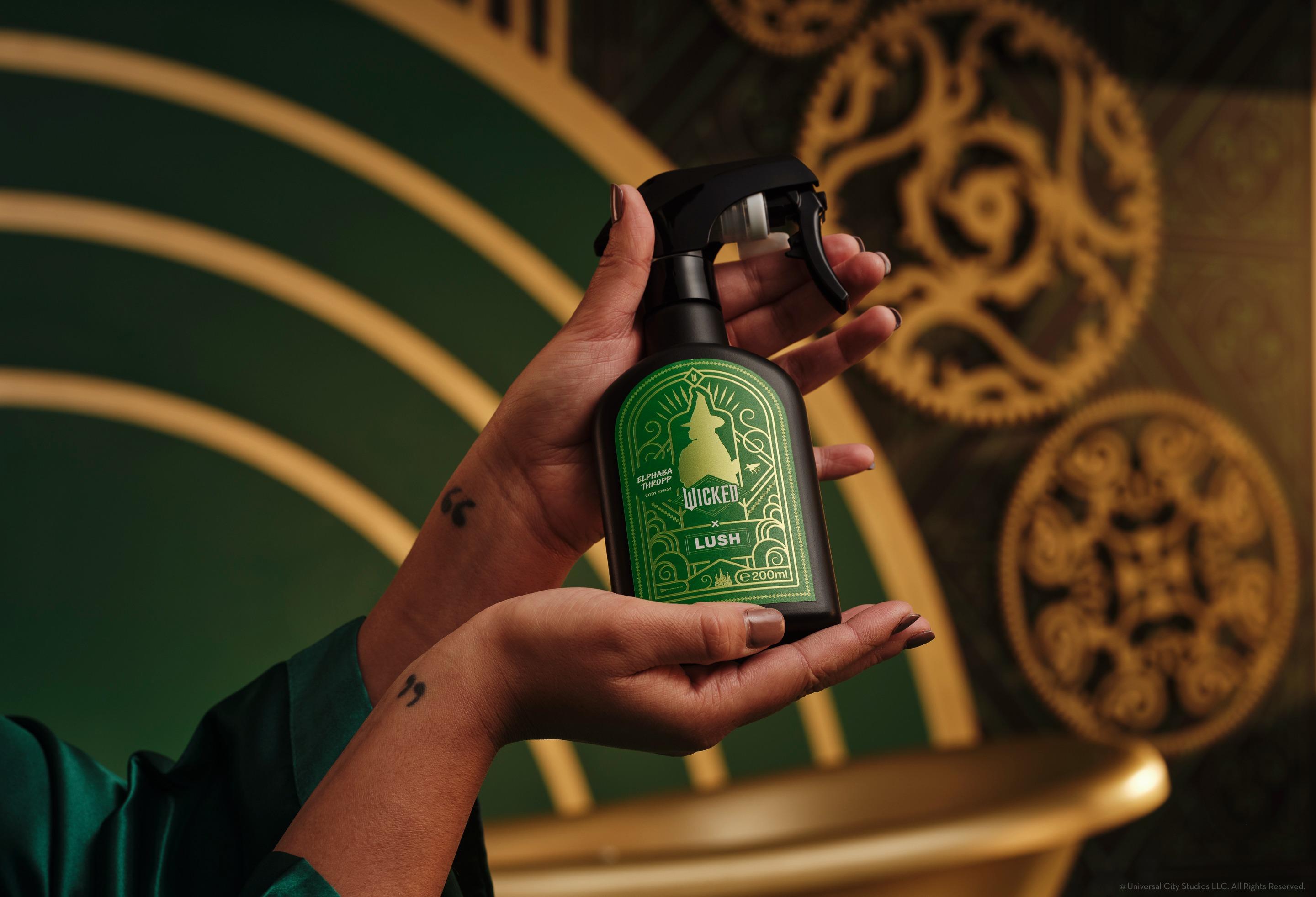 艾芙芭身體噴霧:粉紅胡椒精油的辛香在前調帶來驚喜,隨之而來的是香柏木與雲呢拿精萃糅合而成的濃郁窩心香氣。$600