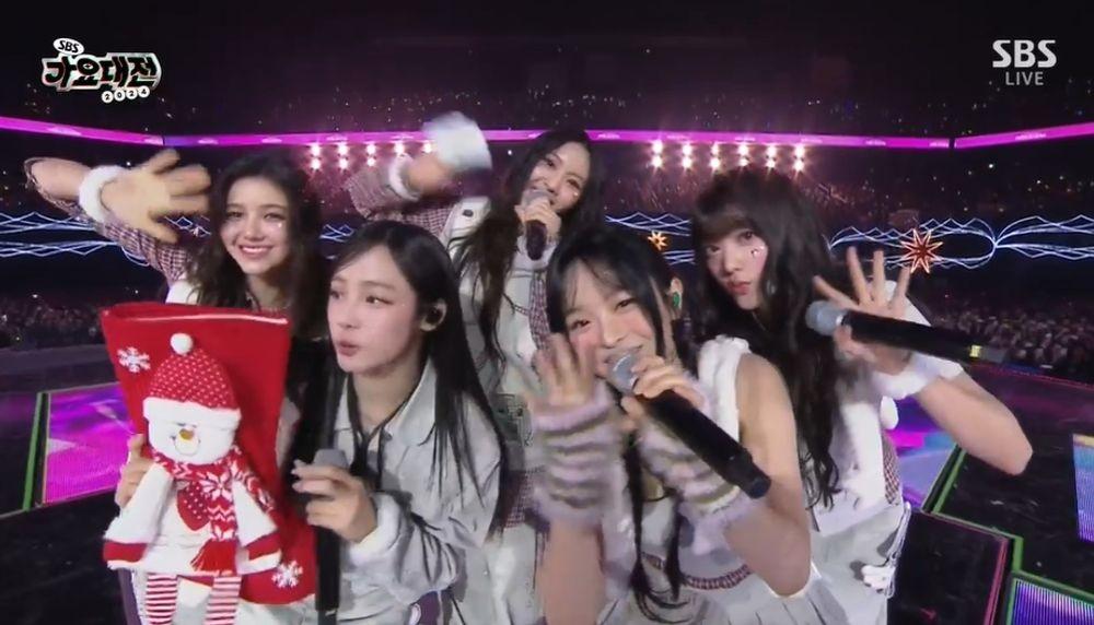 NewJeans在台証繼續嬉笑玩鬧,似乎沒有被合約一事影響。