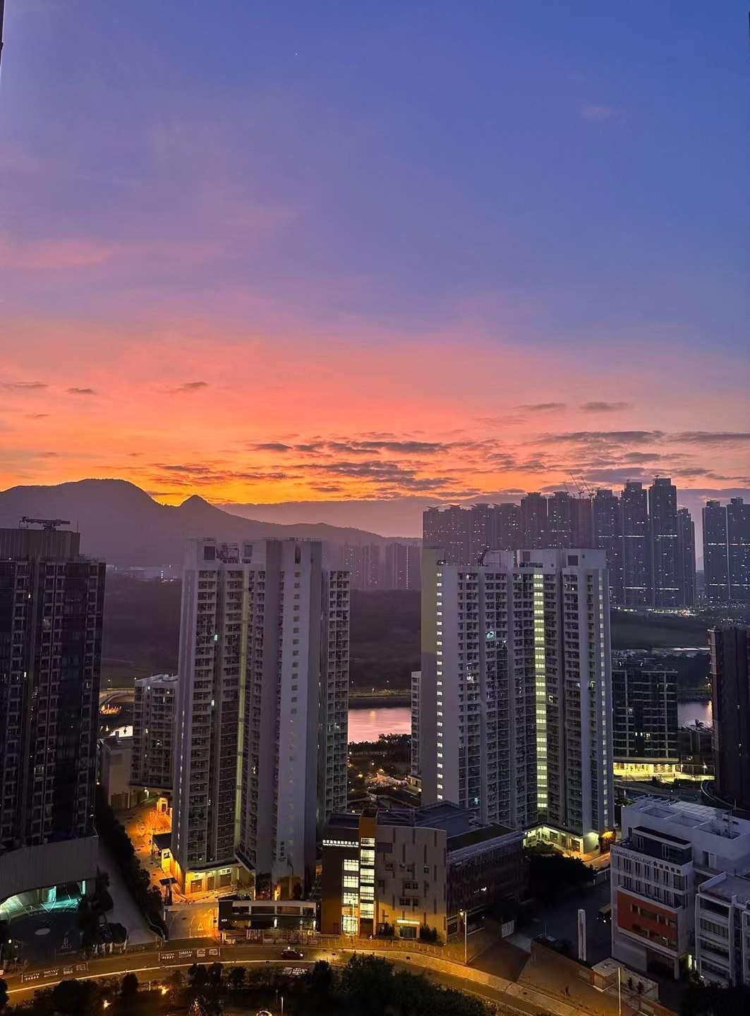 單位於日落時份的晚霞景色,相當優美吸引。(代理提供)