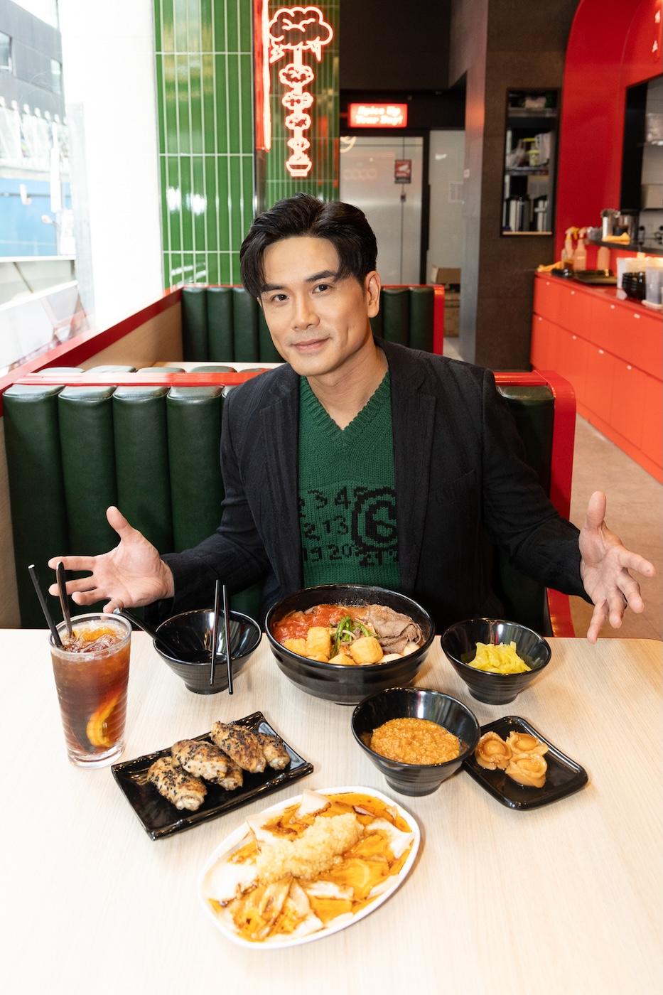 Philip大讚「和牛墨丸豆卜番茄濃湯米線」,更寓工作於喪食。