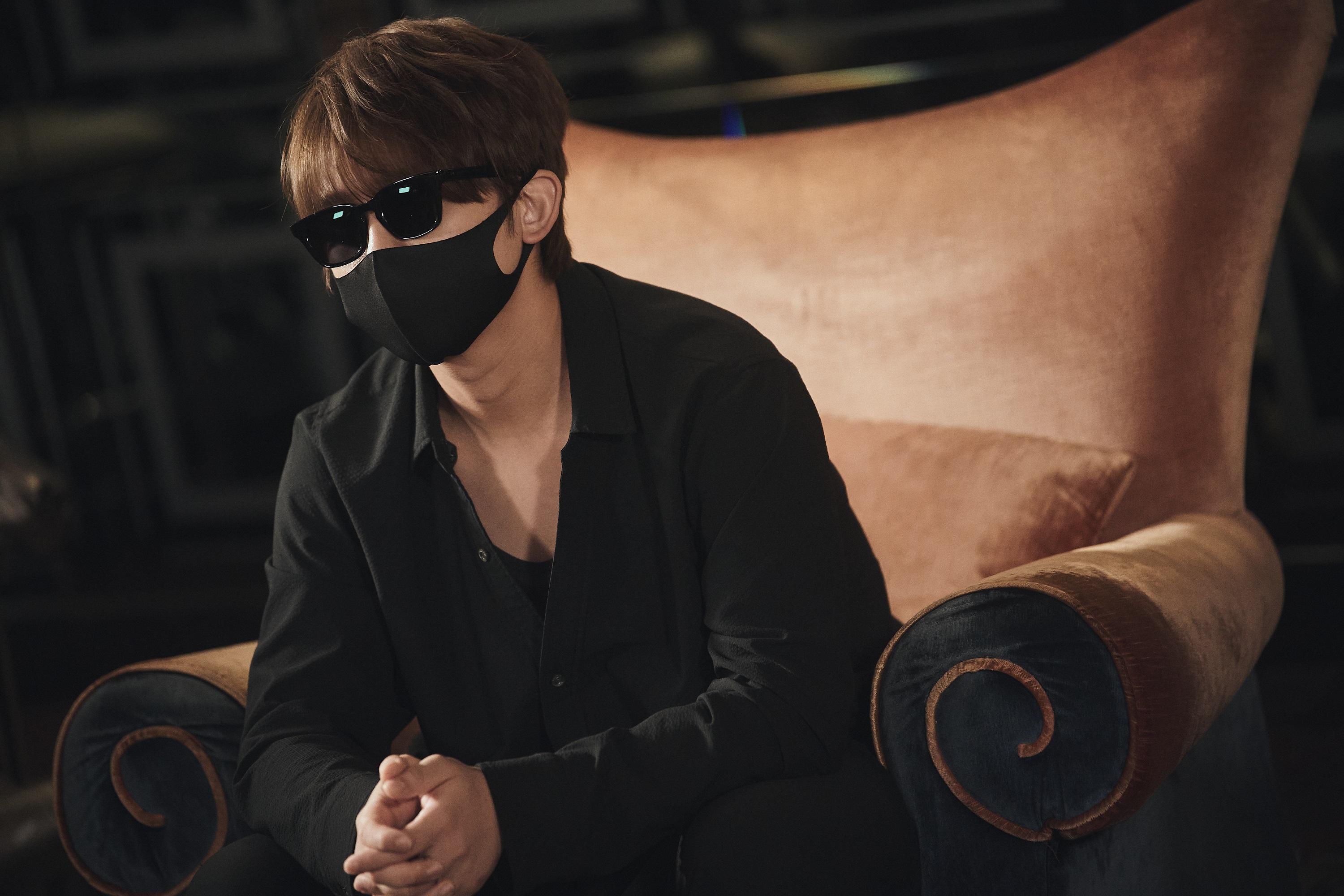 姜濤自言跟《無用的謊言》角色相似,都愛全身包到實戴口罩出街。