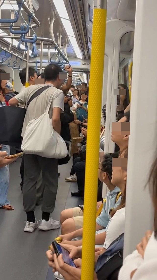 男子情緒激動,怒斥港女不准飲食。(網片截圖)