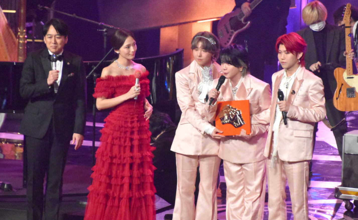 今年盛會由三人樂隊Mrs. GREEN APPLE冧莊奪大獎。