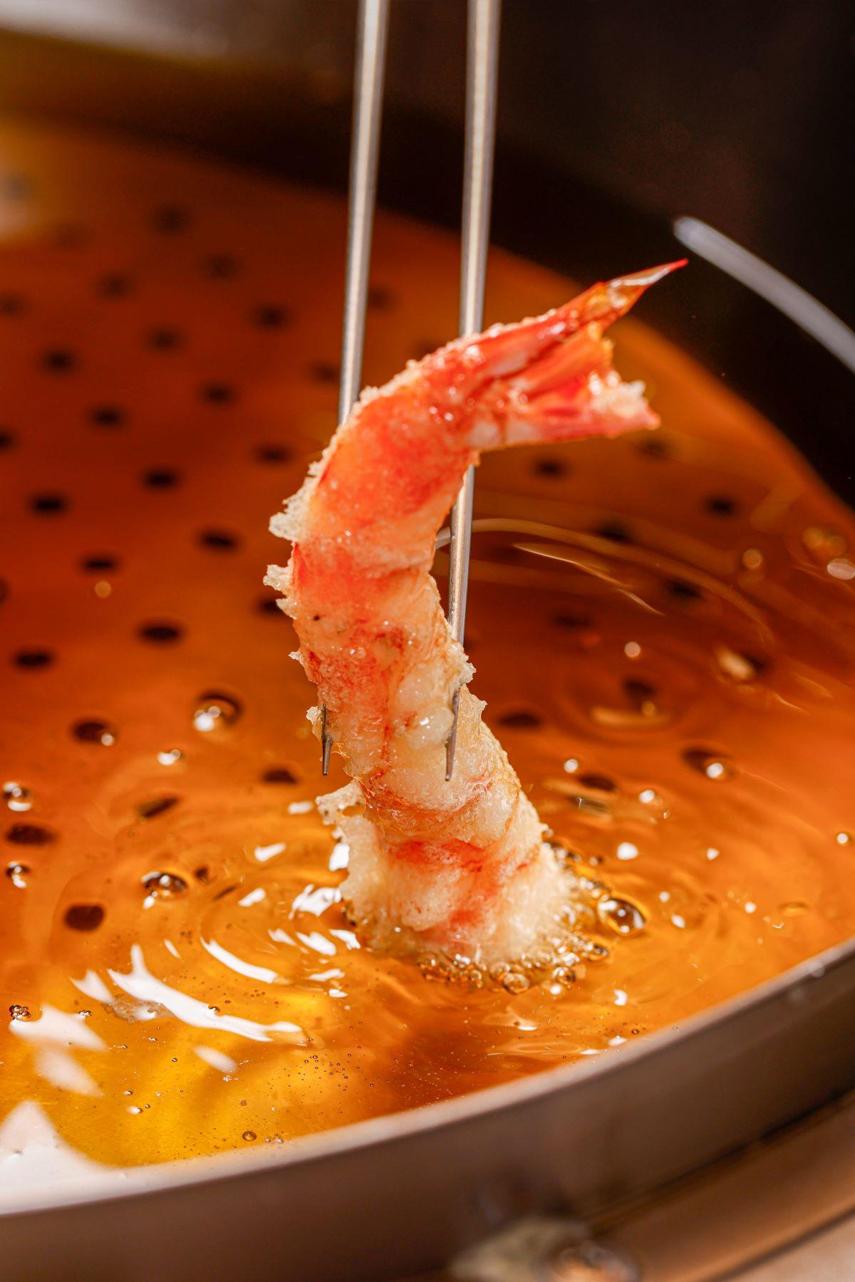 天婦羅炸衣透薄,酥脆乾爽毫不油膩。