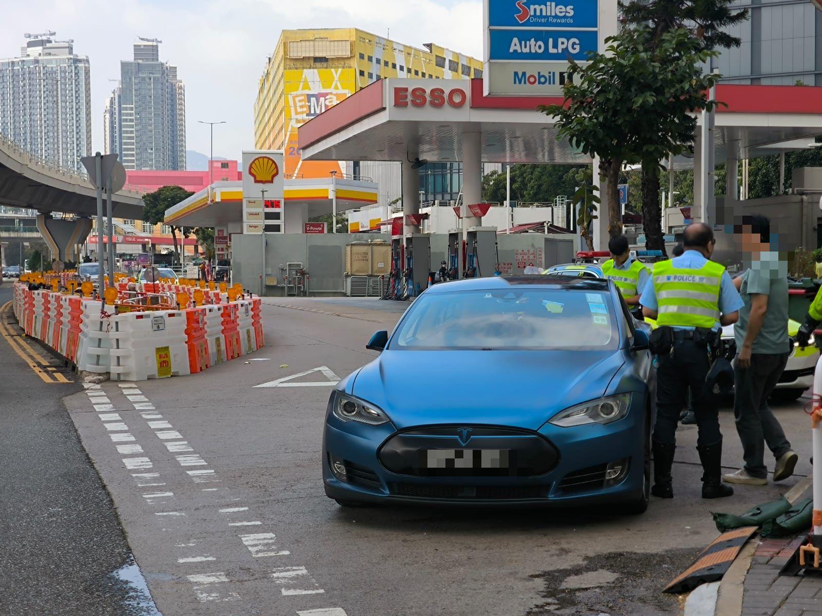 交警東九龍截可疑車 55歲男司機涉停牌期間駕駛被捕(警方圖片)