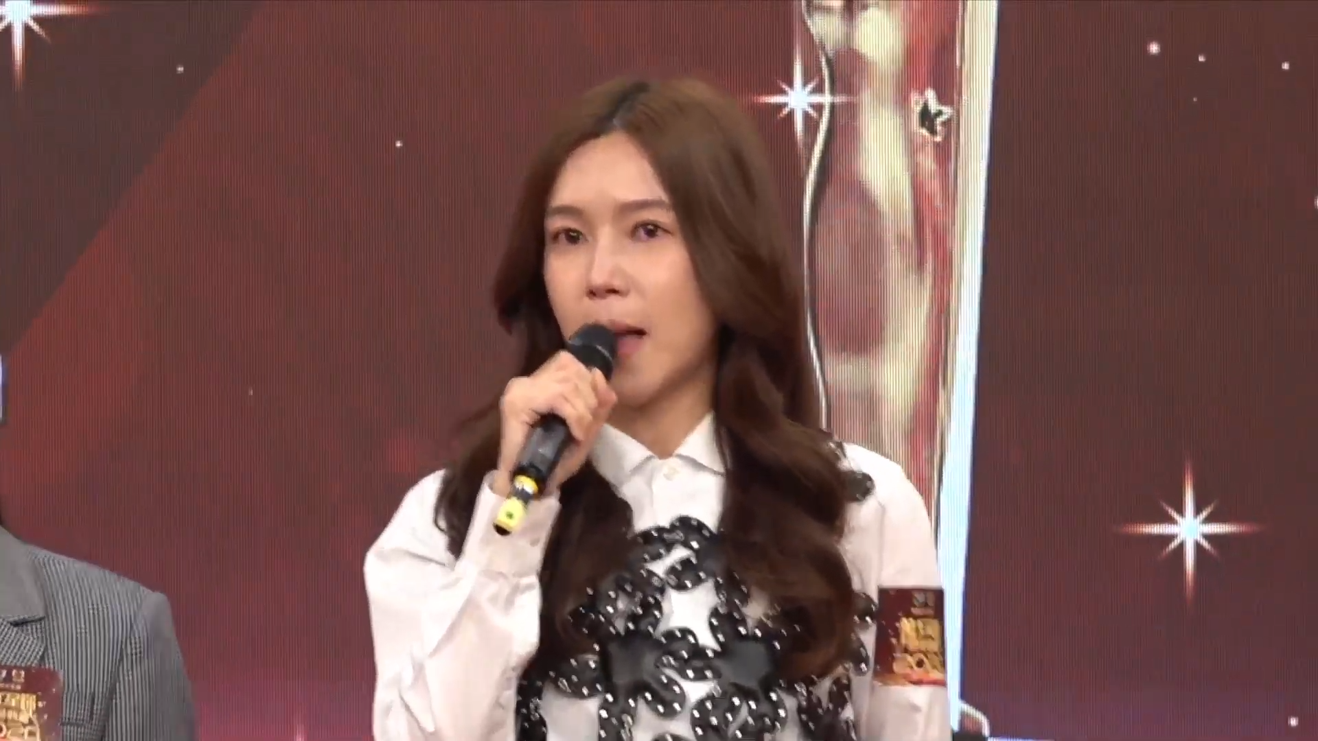 傅嘉莉在台上分享時不禁眼濕濕,更要在旁人士遞上紙巾。