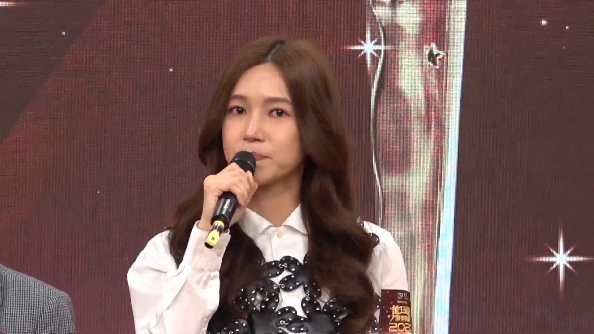 傅嘉莉在台上分享時不禁眼濕濕,更要在旁人士遞上紙巾。