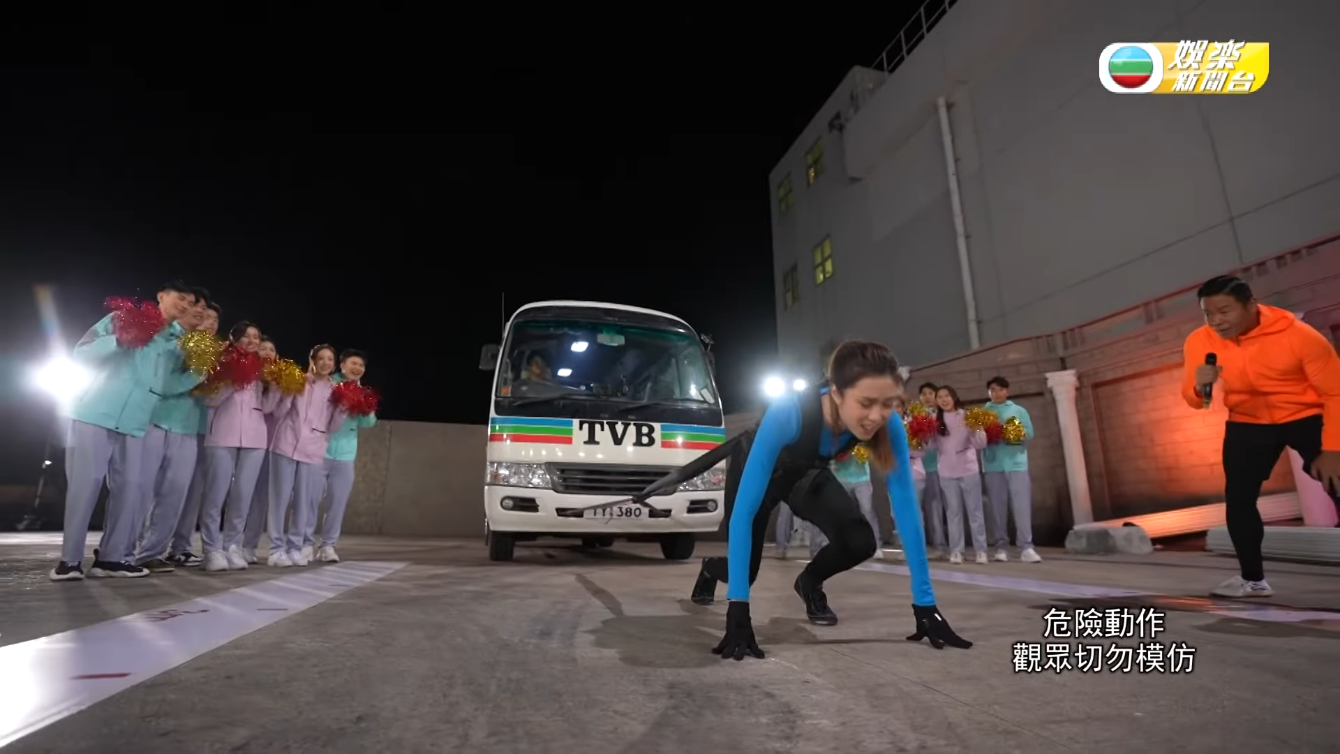 劉穎鏇被委予重任,於《歡樂滿東華》負責拉郁重達3噸重的24座小巴。