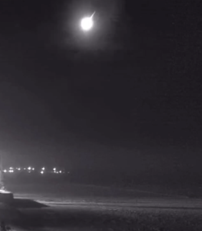 小行星C0WEPC5進入大氣層,火球照亮俄羅斯西伯利亞天空。