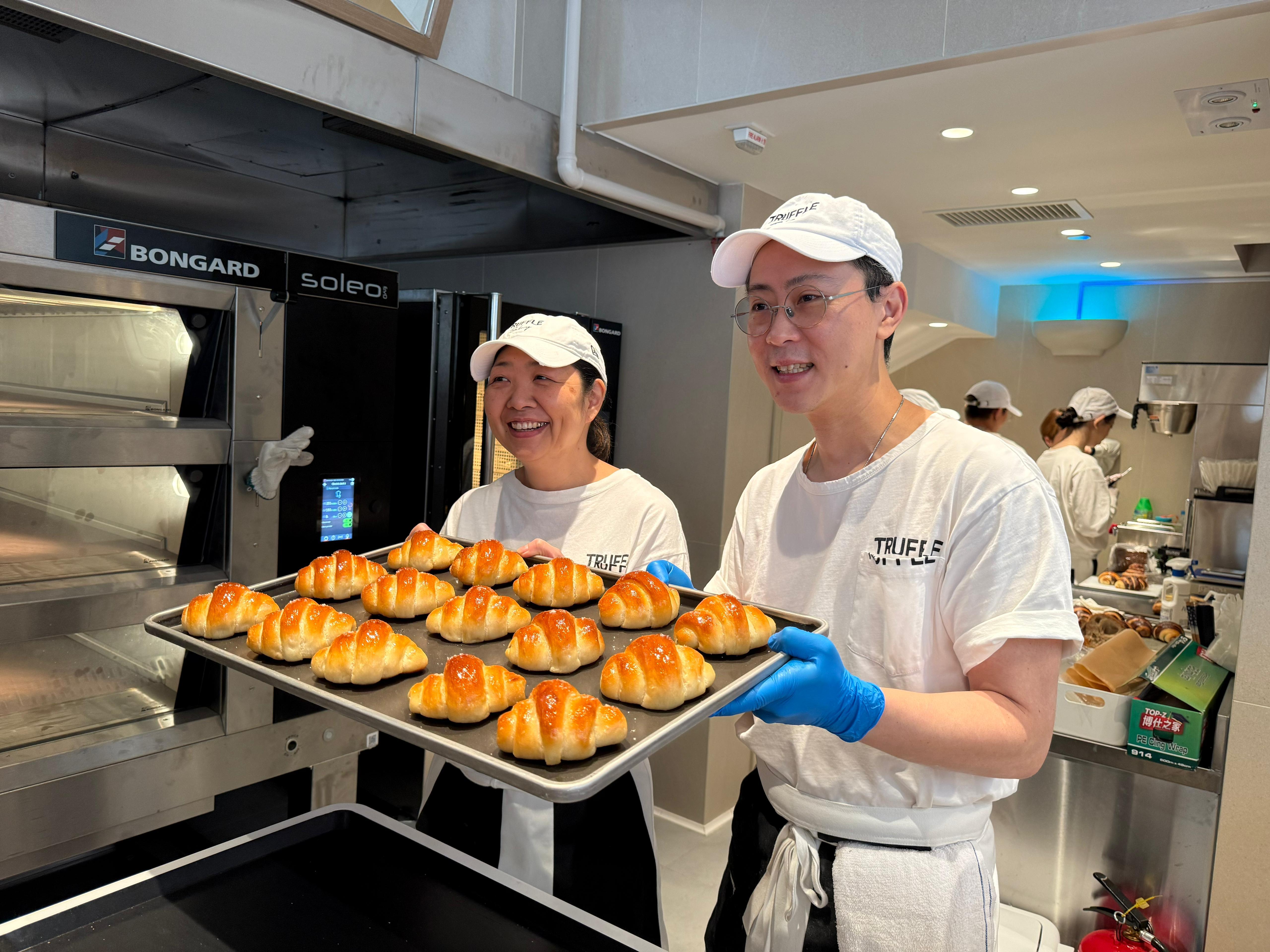 香港店供應的麵包均沿用日本總店的製法及食材,並由日本團隊監督、日本烘焙廚師定期到港與香港團隊一同製作