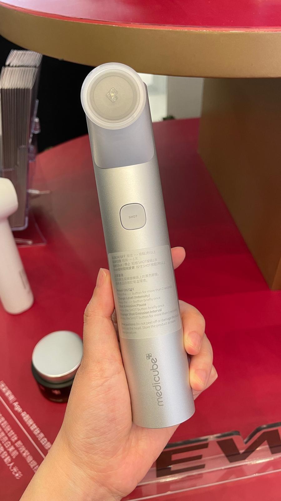 最新推出的提肌緊顏Age-R High Focus Shot,是主打醫美HIFU同款效果的超聲波美容儀。