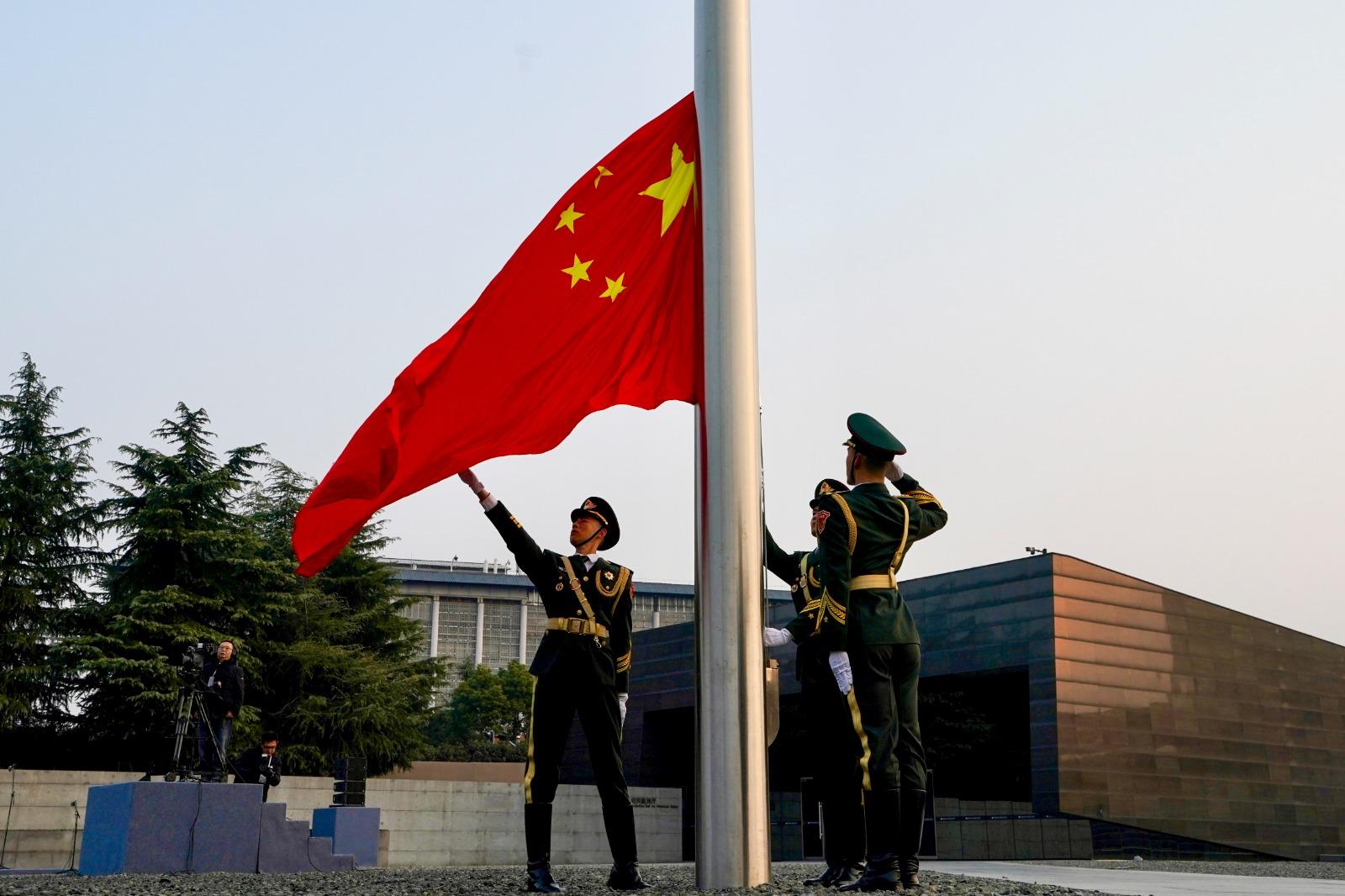 南京大屠殺87周年,紀念館舉行升國旗及下半旗儀式。(新華社)
