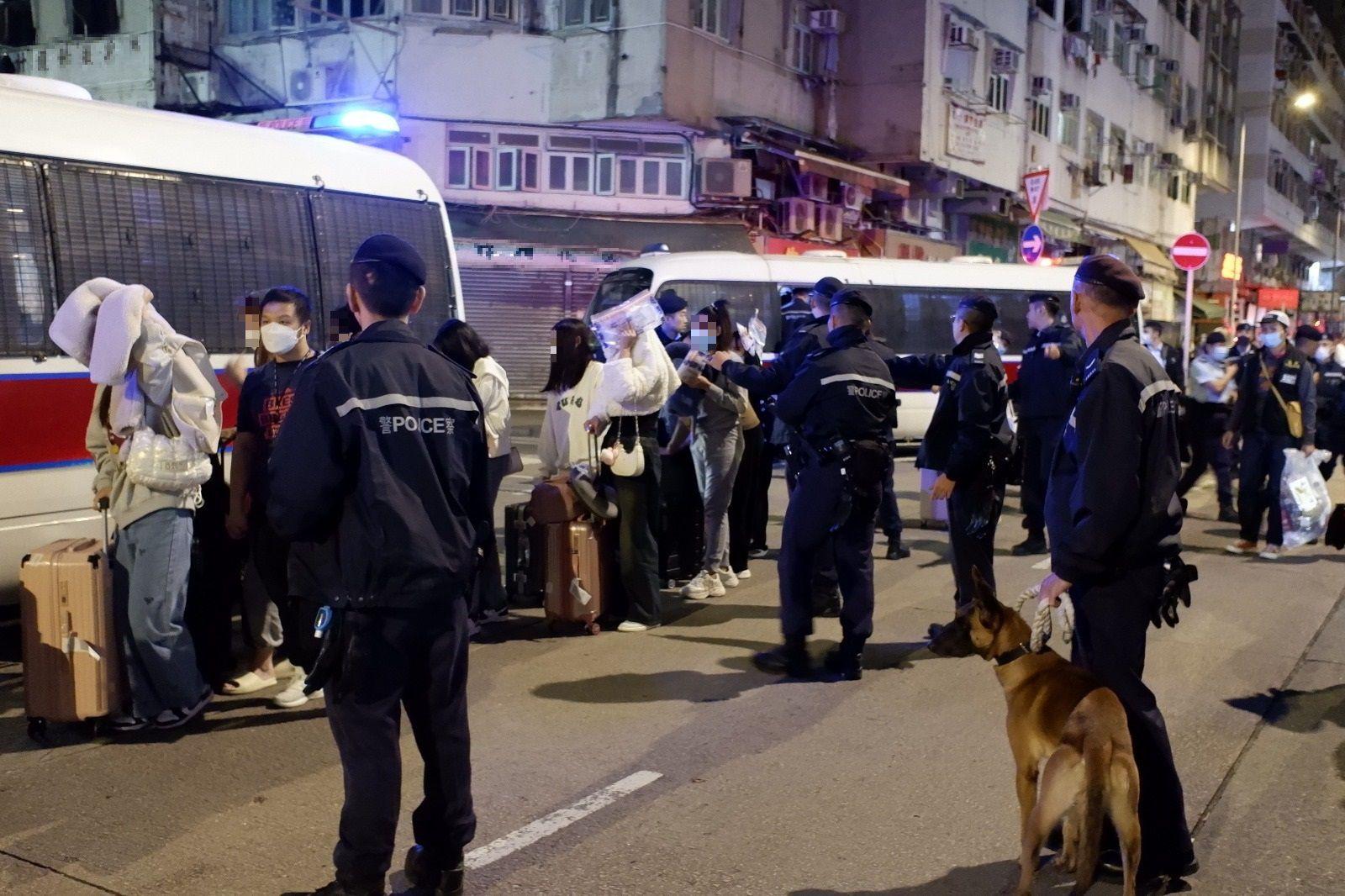 元朗掃黃4星期拘176人,年齡介乎16至70歲。