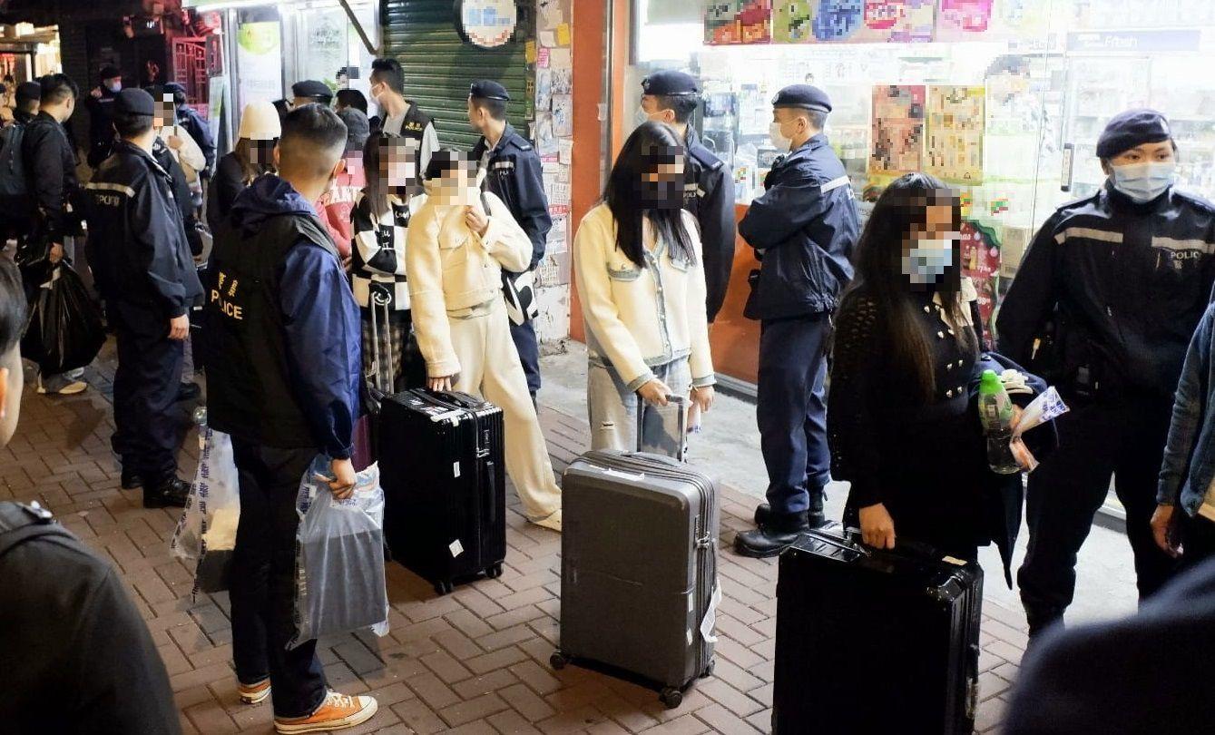 元朗掃黃4星期拘176人,年齡介乎16至70歲。