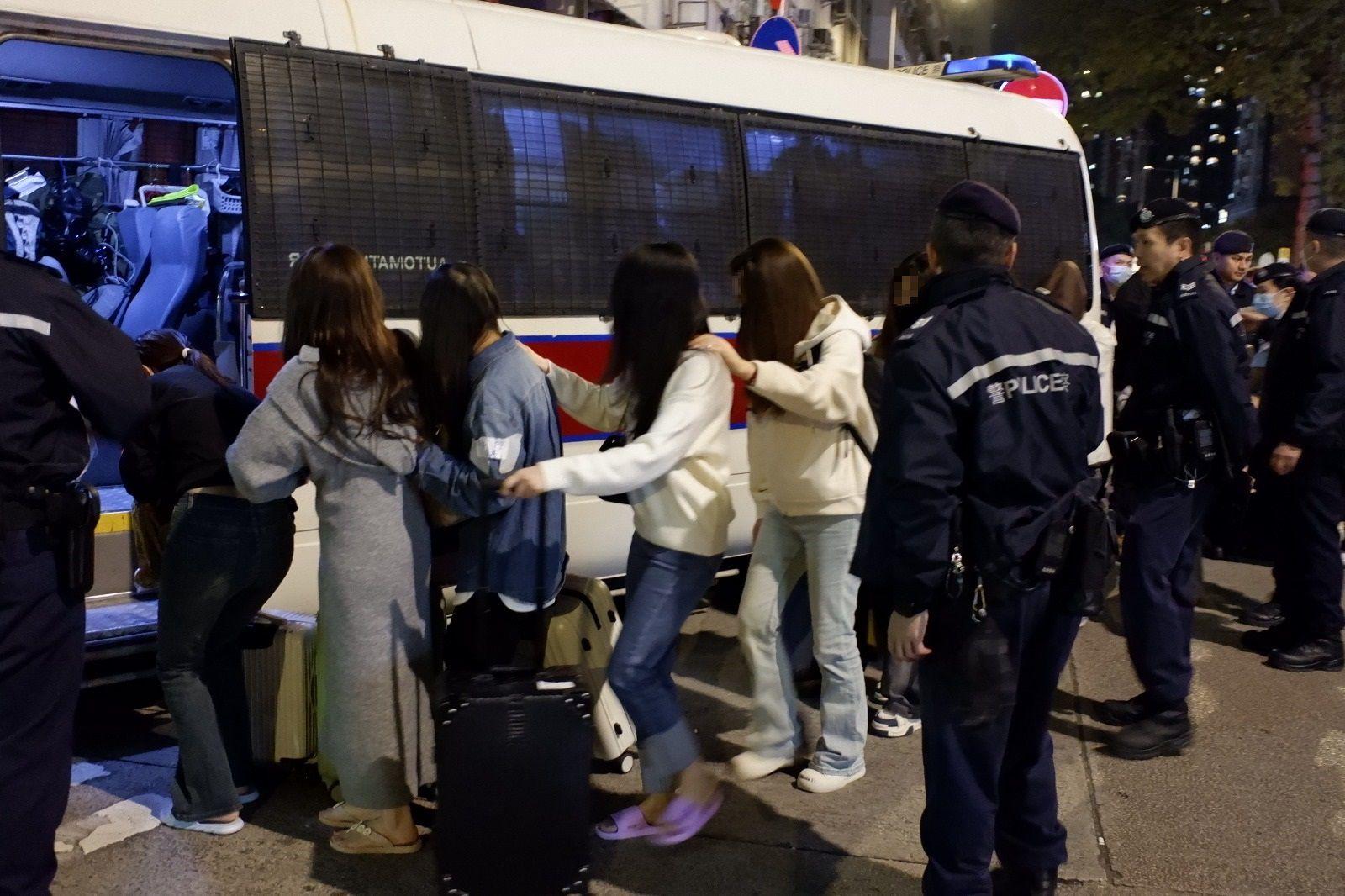 元朗掃黃4星期拘176人,年齡介乎16至70歲。