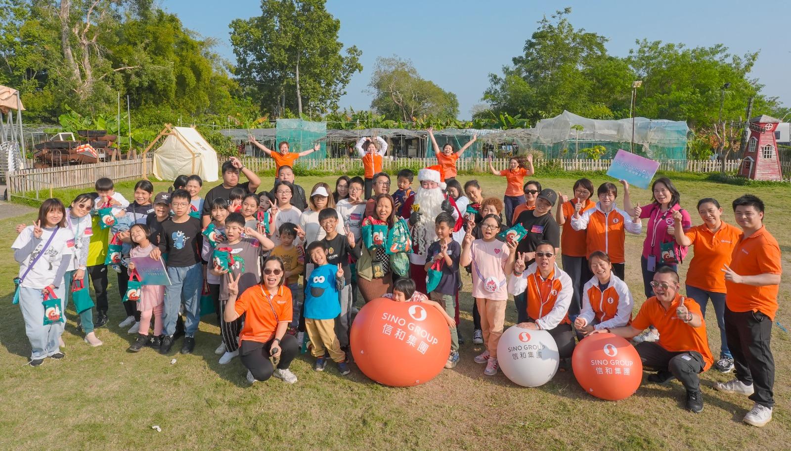 信和集團的義工隊透過一系列的節日活動,為約800名有需要人士送上歡樂和祝福。