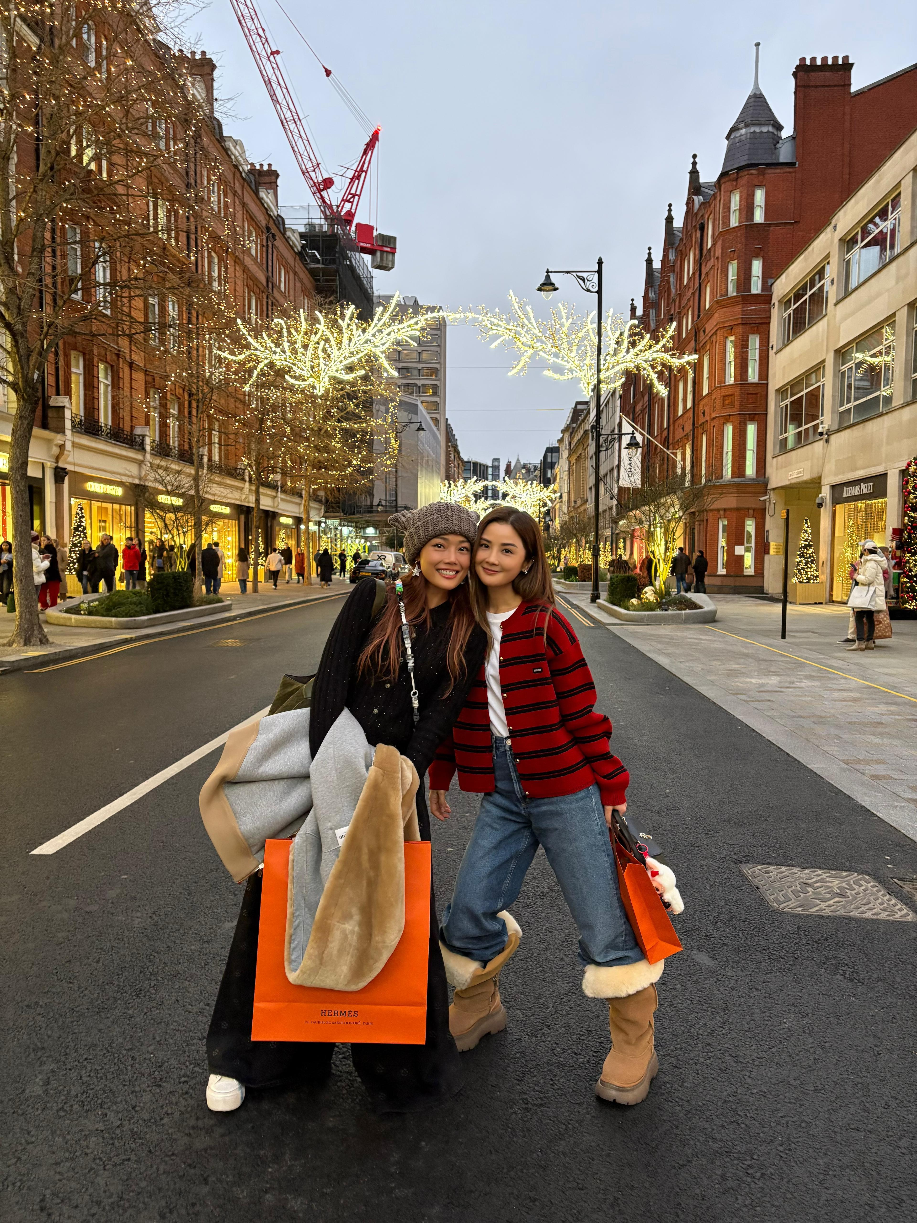 阿Sa於倫敦放了短假,與Wyman、Joey等一起慶祝聖誕。