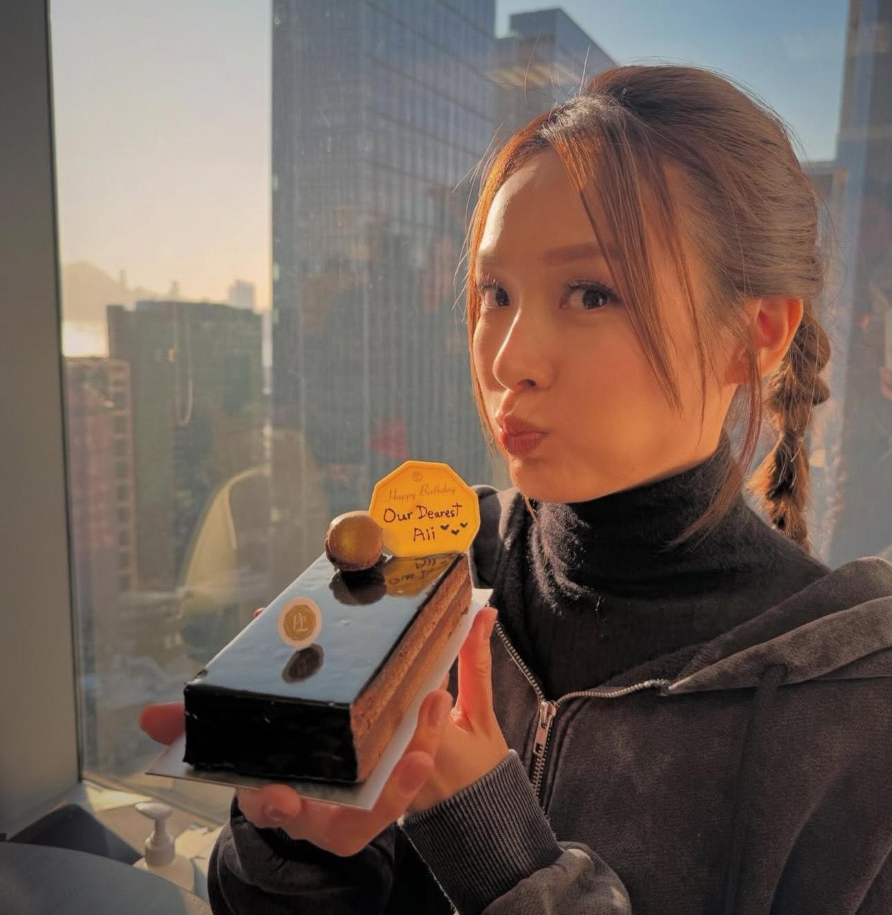 Ali獲不少好友為她慶生。