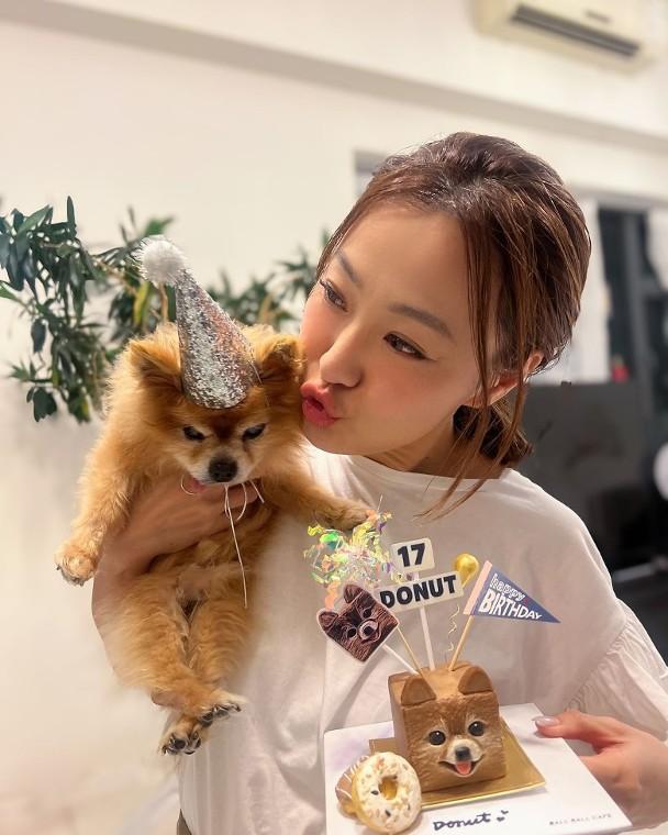 今年7月,朱智賢為冬甩慶祝17歲生日。