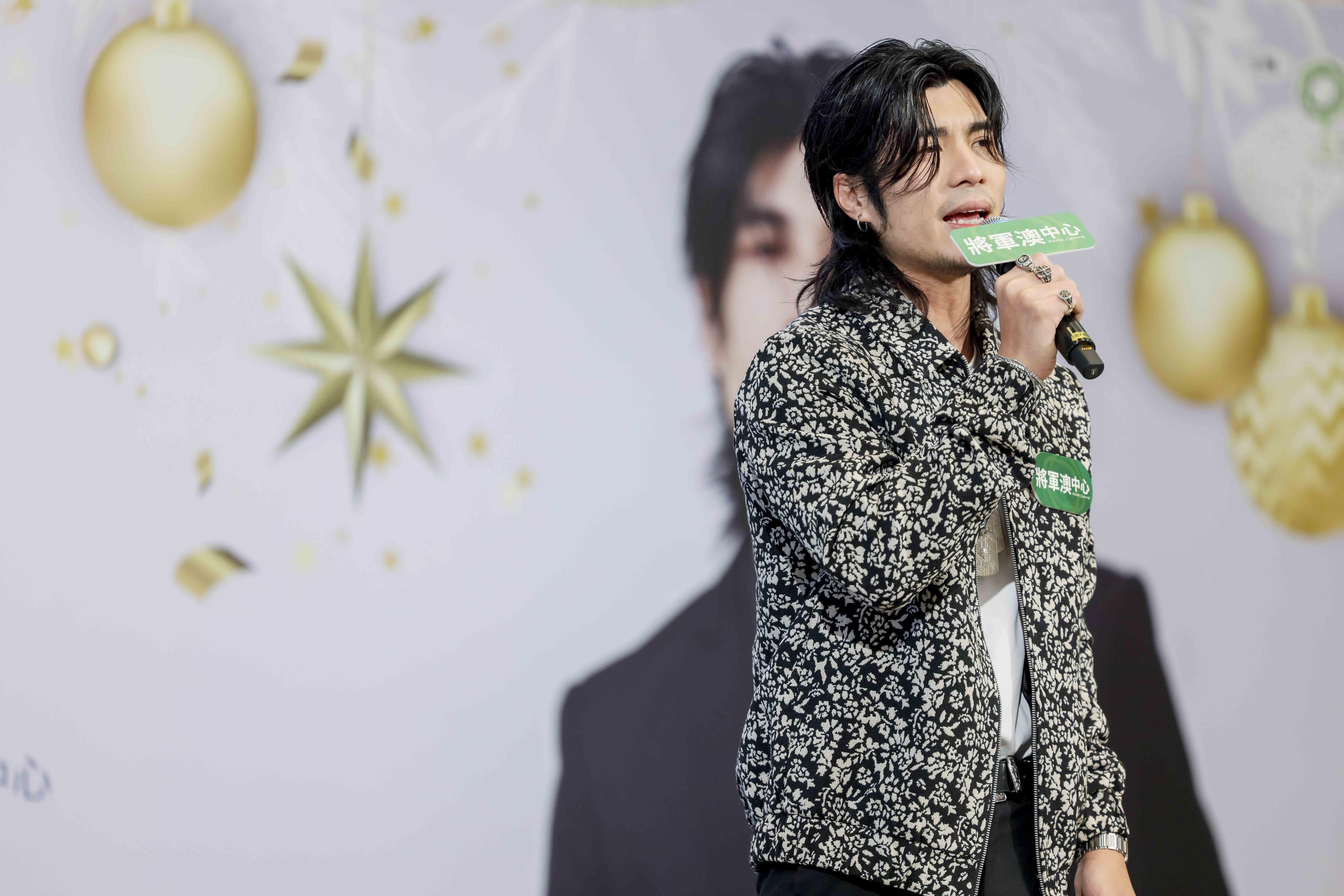 席上YT大哥唱出金曲《三生有幸》。