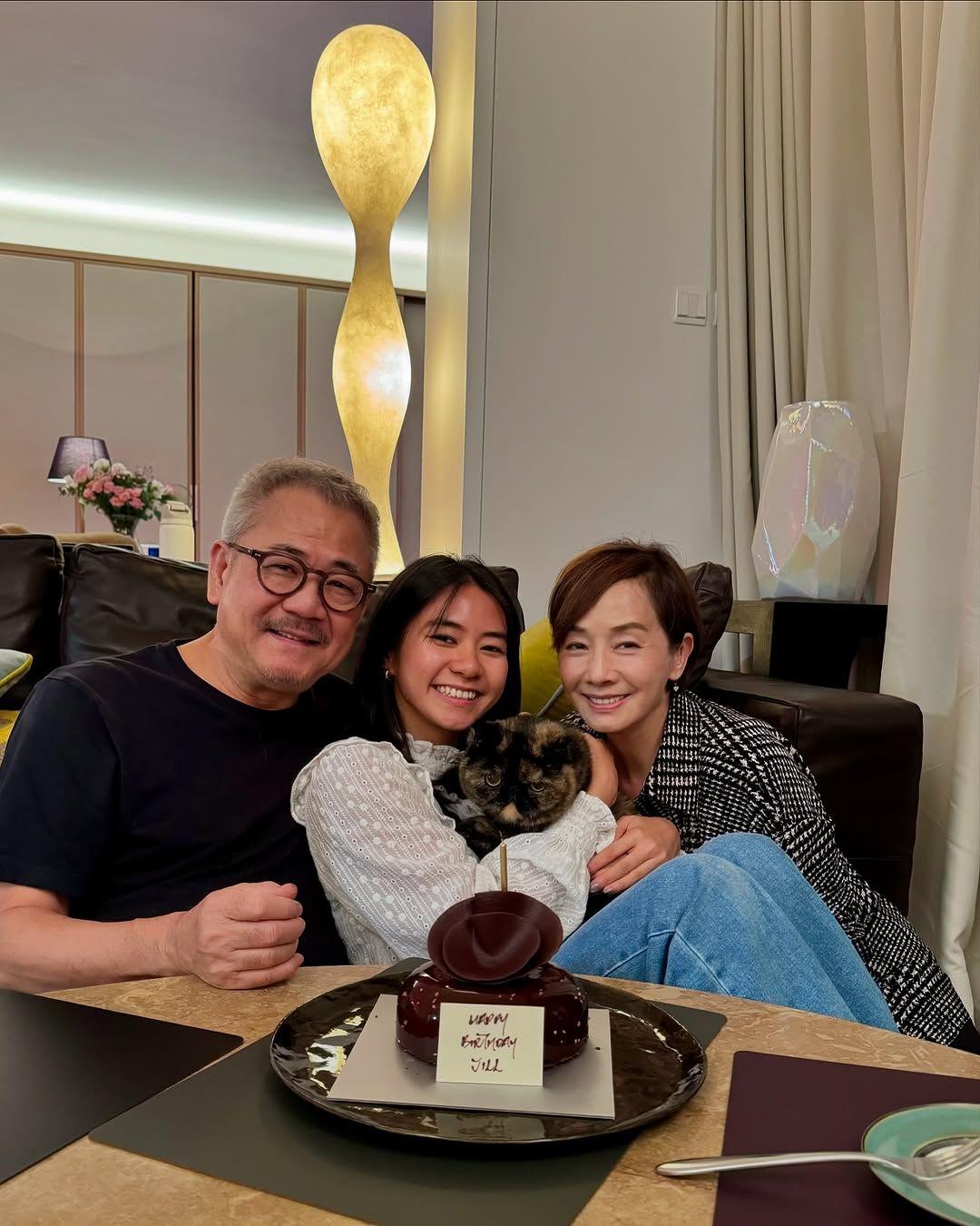 能在世界百強名校畢業,Jill非常聰明伶俐。