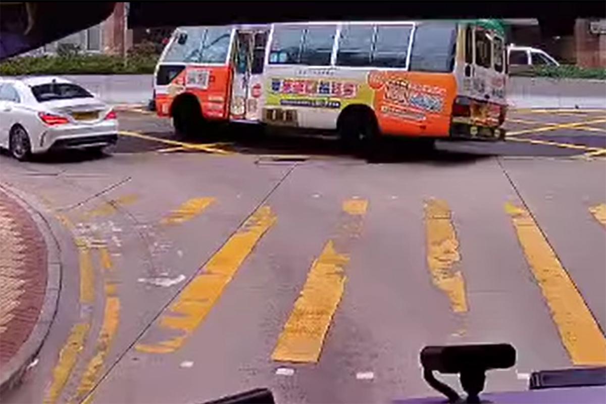 網上流傳事發一刻的車Cam片。(網上片段截圖)