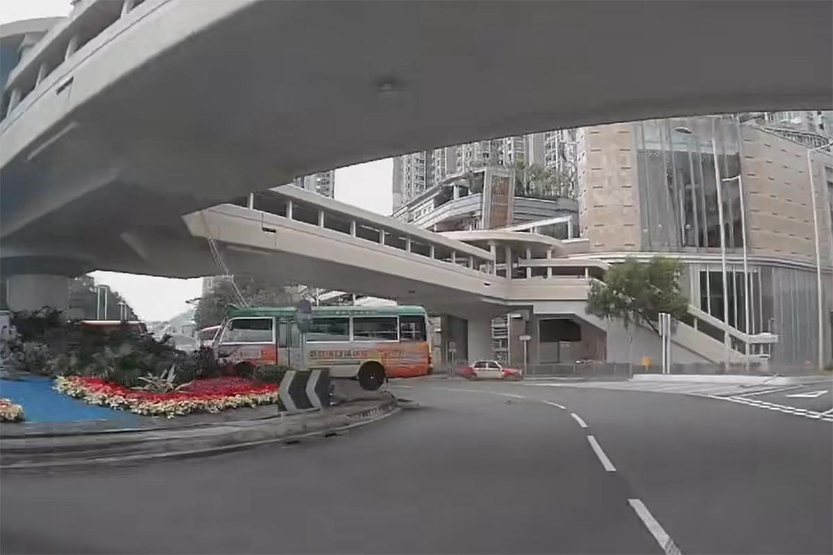 網上流傳事發一刻的車Cam片。(網民Ruby Shan Chan@FB群組「車cam L(香港群組)」)