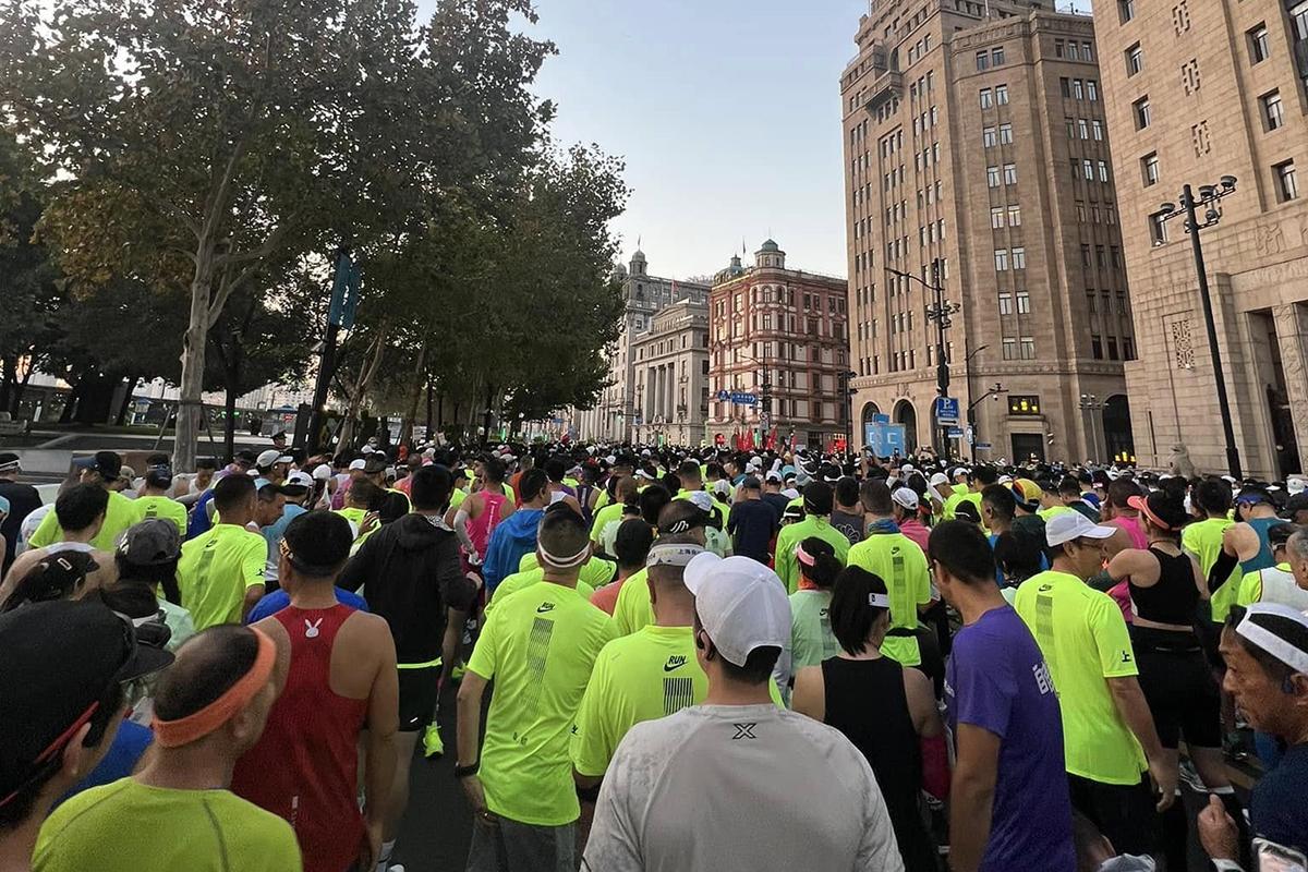 陸瀚民去咗上海參與馬拉松全馬賽事。(陸瀚民FB)