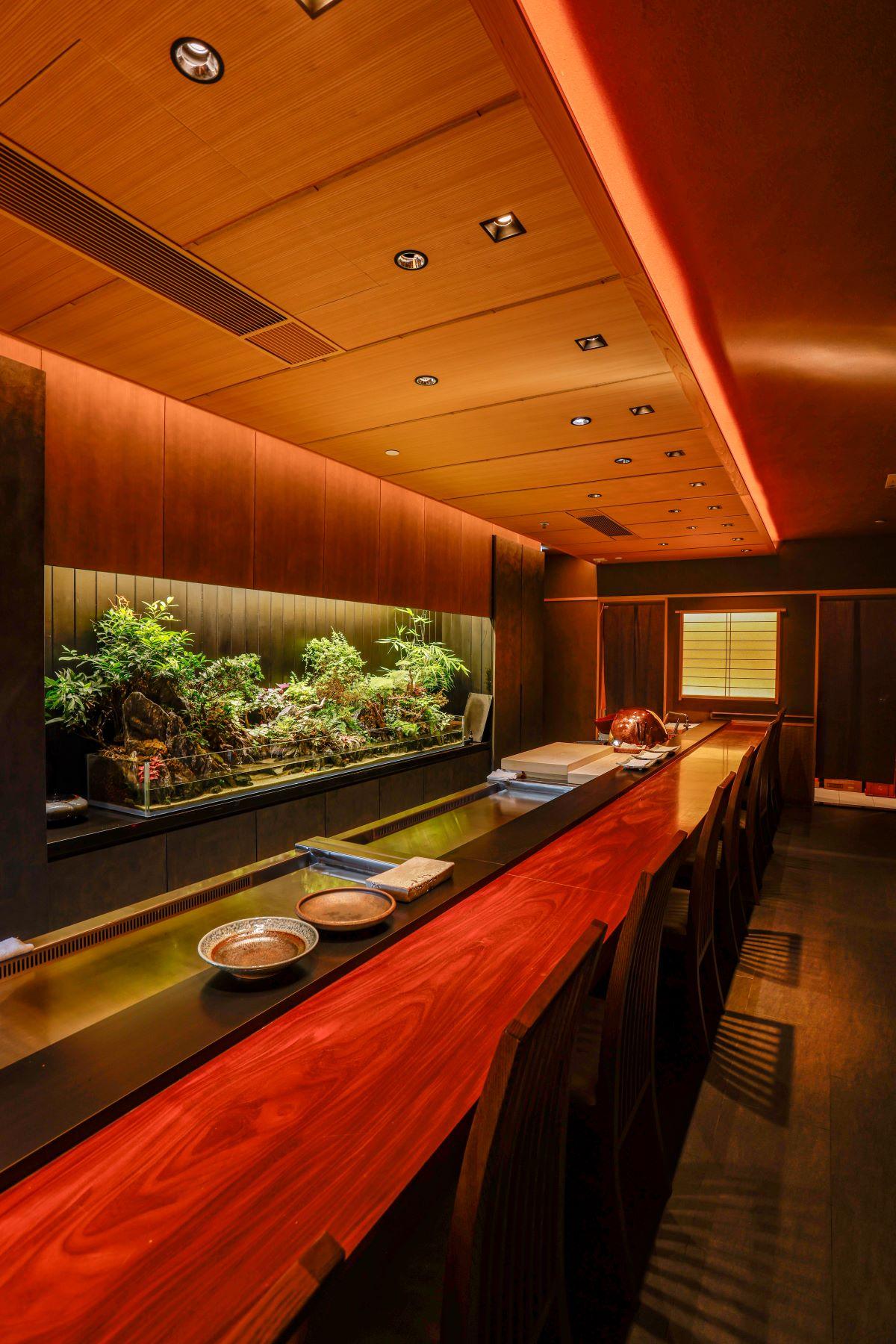 小庭園、木材元素裝潢散發和風典雅風情。