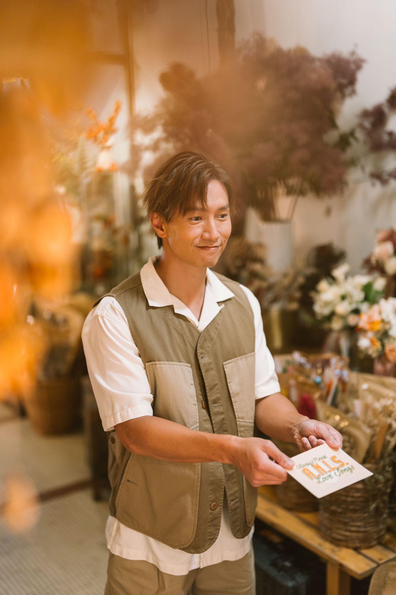 陳柏宇演繹周耀輝歌詞,帶領樂迷走入聖誕浪漫氛圍。