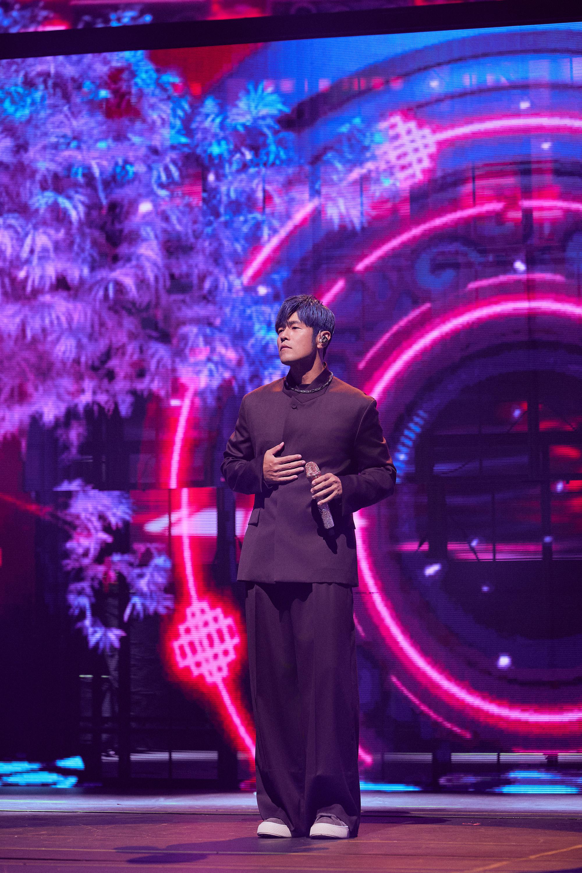 周杰倫攻破完台北大巨蛋創下歷史後,馬上宣布明年6月殺入香港啟德開騷。