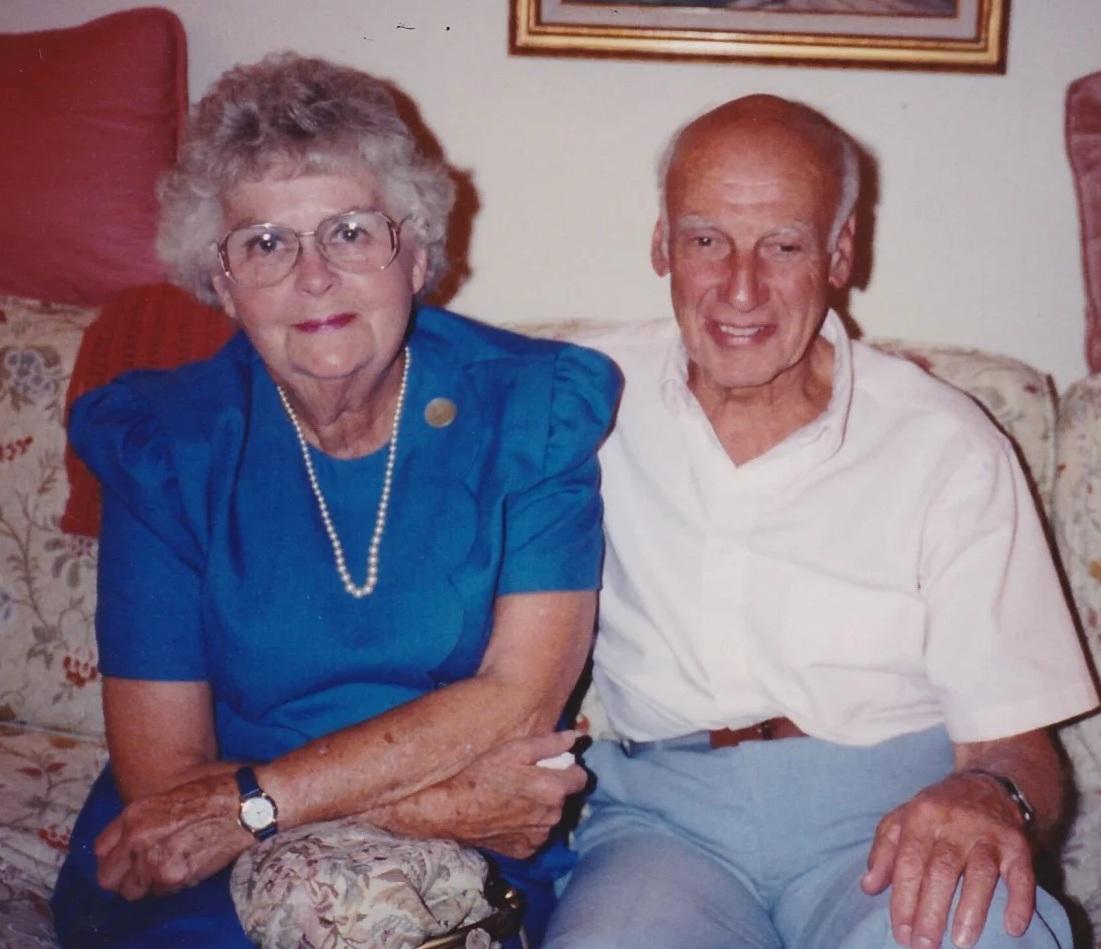 韓德紹生父(右)。(互聯網)