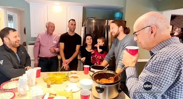 韓德紹大家庭聖誕聚會。(互聯網)