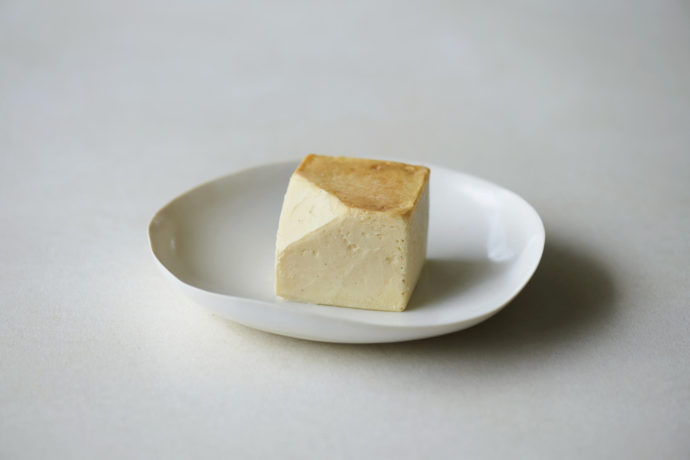 經典口味芝士蛋糕結合雲呢拿、檸檬和零陵香豆的幽香。