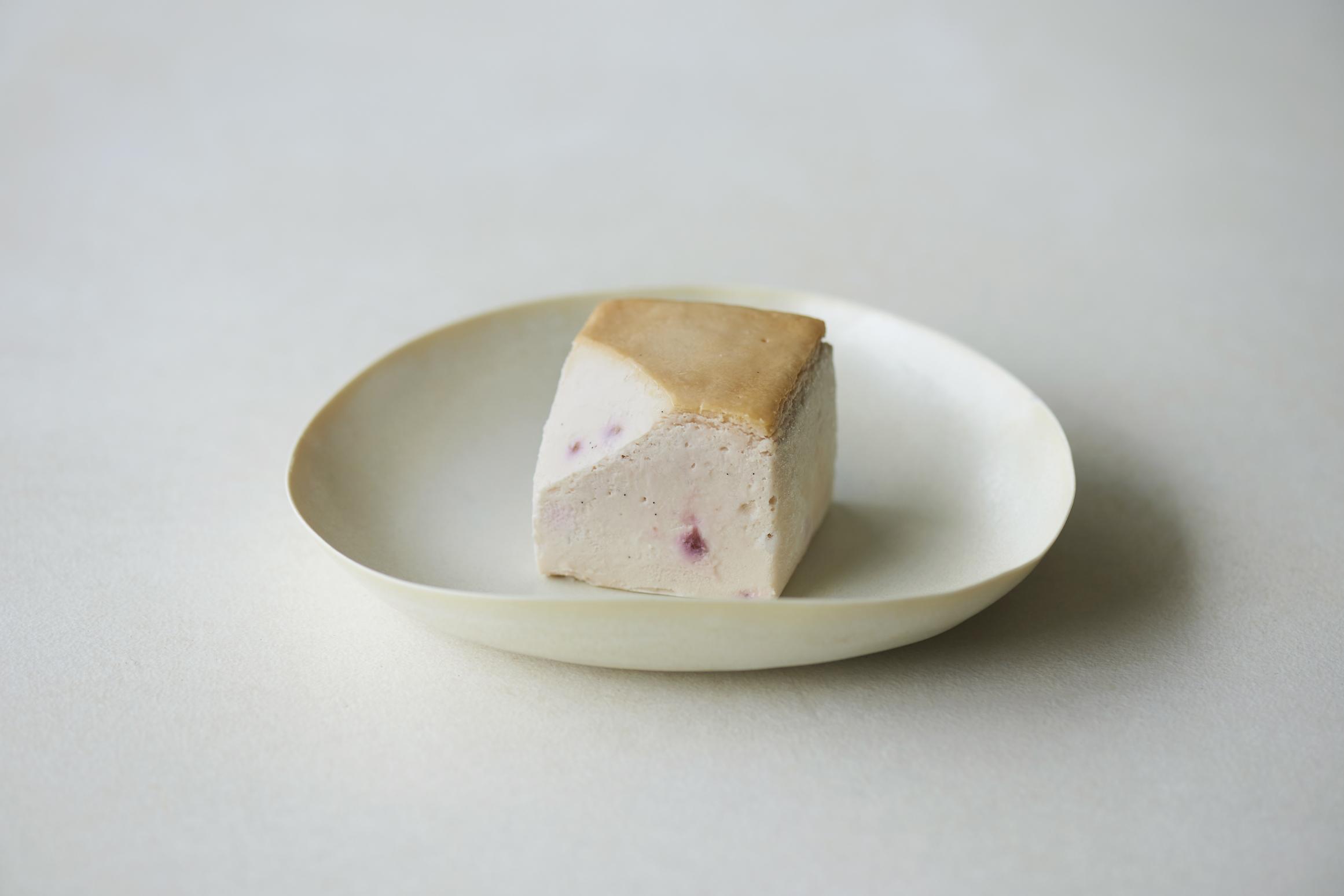 Raspberry Lime芝士蛋糕混合紅桑子、泰國青檸葉和青檸的清新酸味。