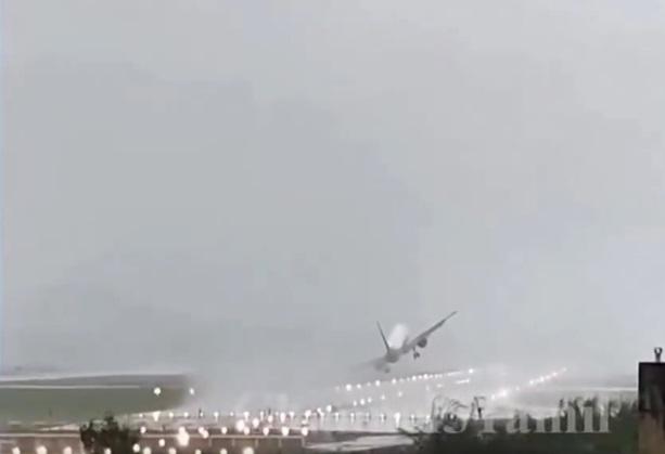 客機準備降落時,被吹至傾側。(互聯網)