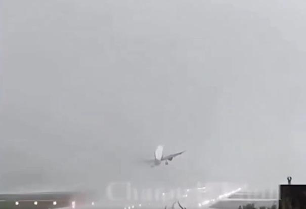 機師決定再爬升。(互聯網)