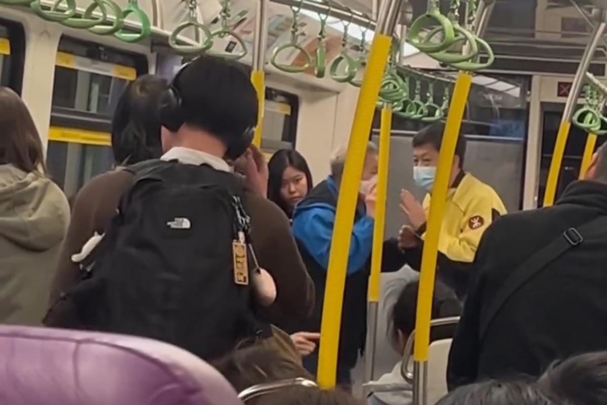港鐵有乘客就車廂飲食斥責其他人,同時有男學生正從容地聽音樂擺動身體,相映成趣。(Threads影片截圖)