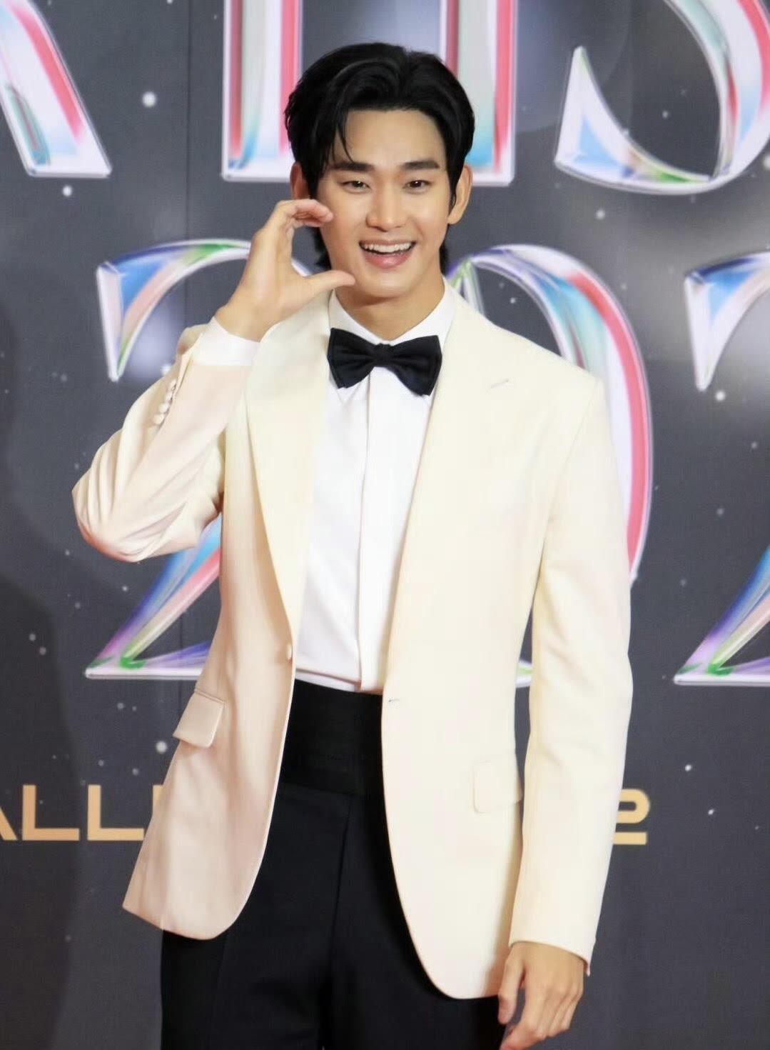 金秀賢飛抵泰國出席Asia Artist Award。