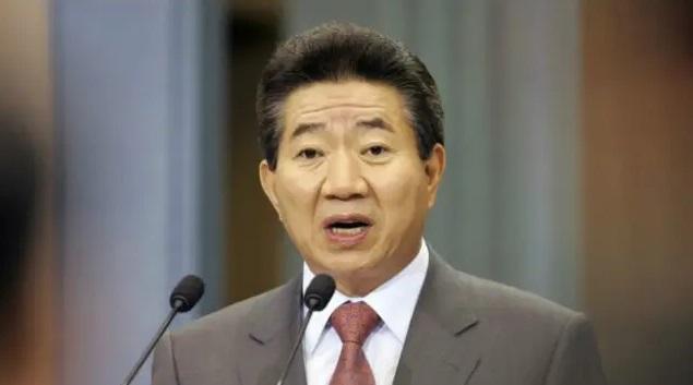 2004年盧武鉉被控無法履行高級公務人員維持行政中立的要求而遭彈劾,其後被憲法法院否決,盧武鉉隨後復職並完成5年總統任期。(資料圖片)