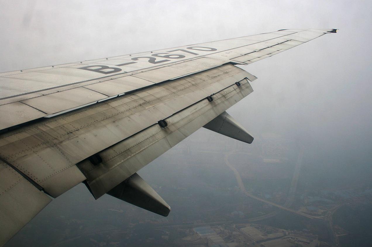 圖為波音737-800型飛機襟翼。(互聯網)