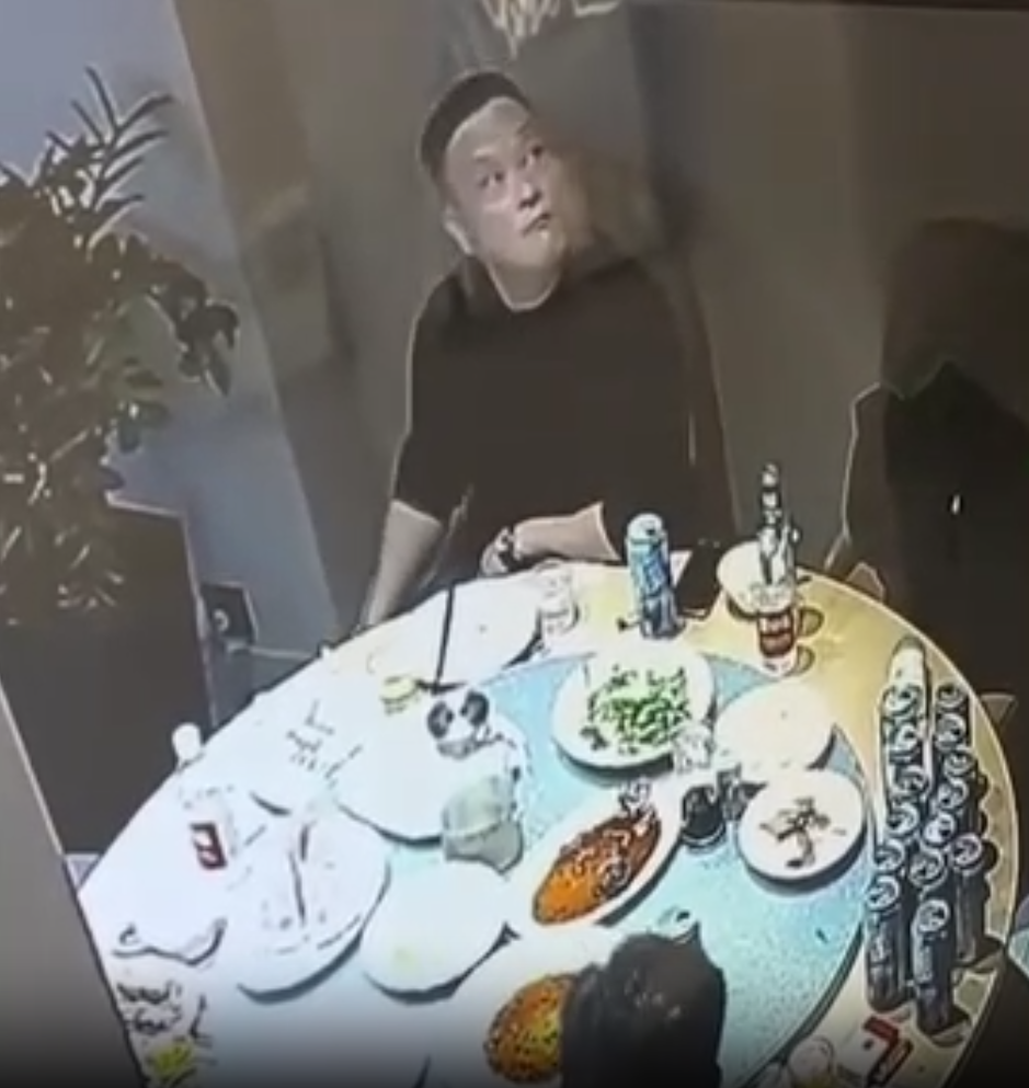 霸王餐︱湖北男疑似觀察有沒有閉路電視。